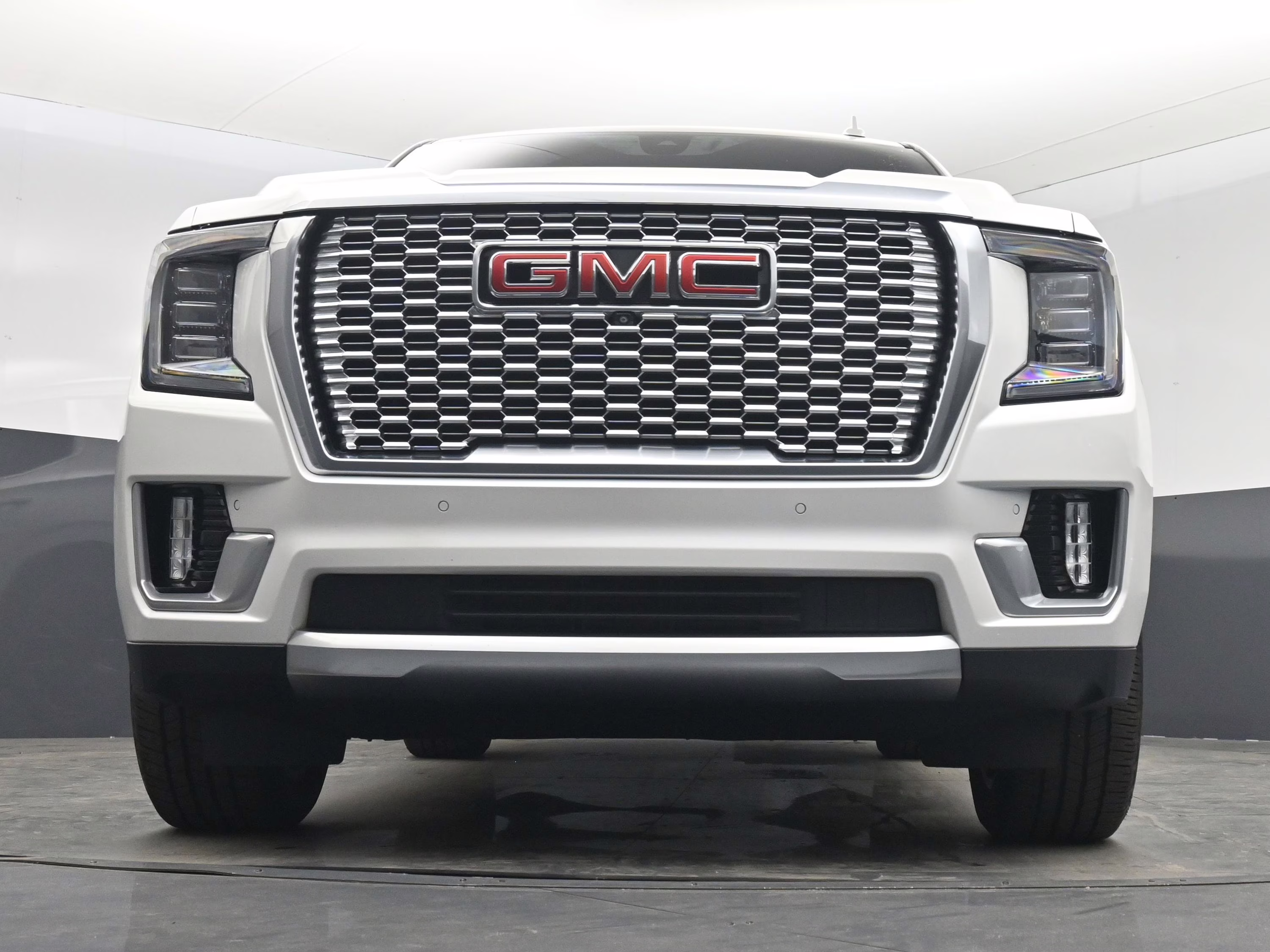 2021 White Frost Tricoat GMC Yukon Denali RWD SUV