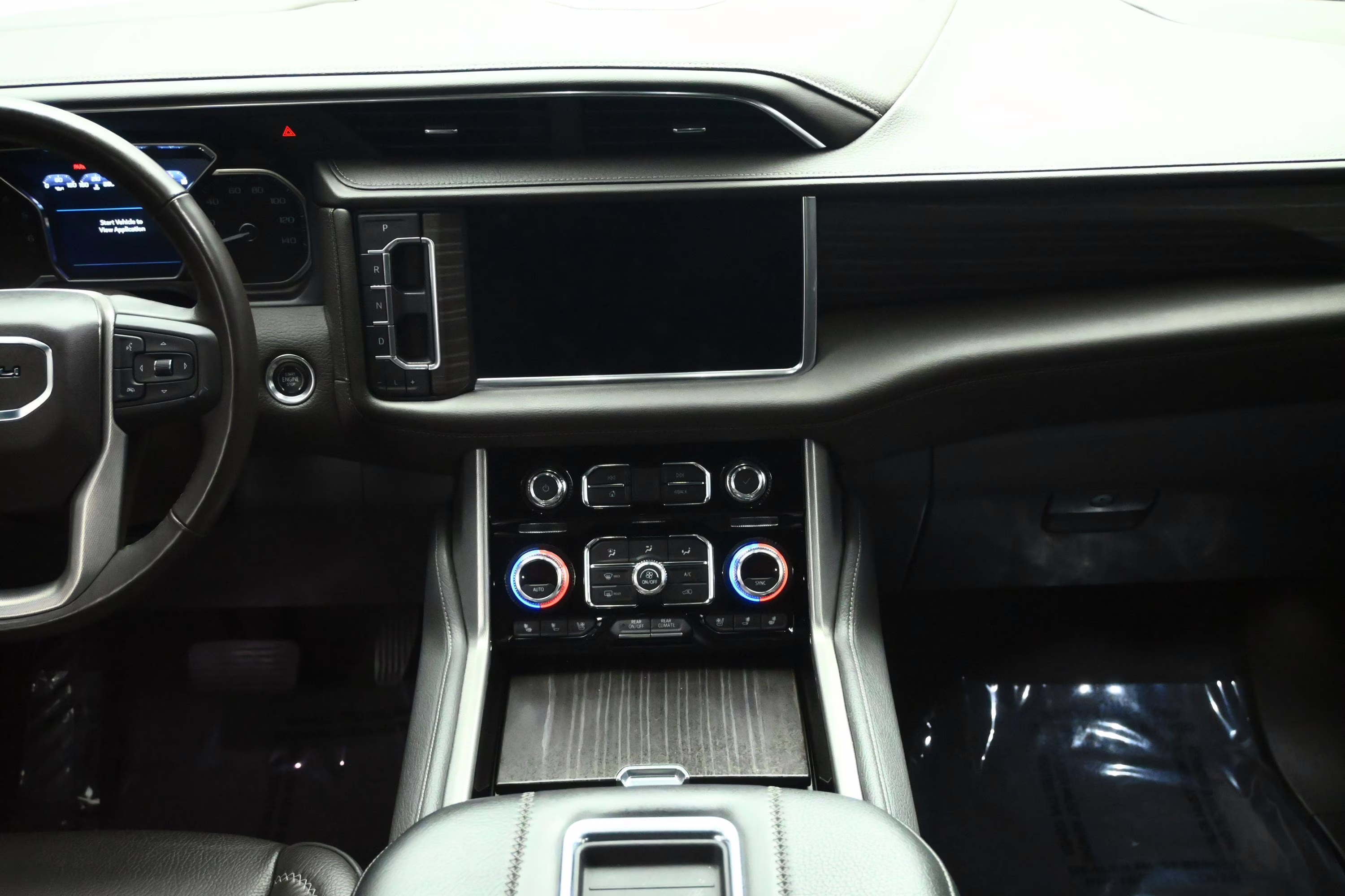 2021 White Frost Tricoat GMC Yukon Denali RWD SUV