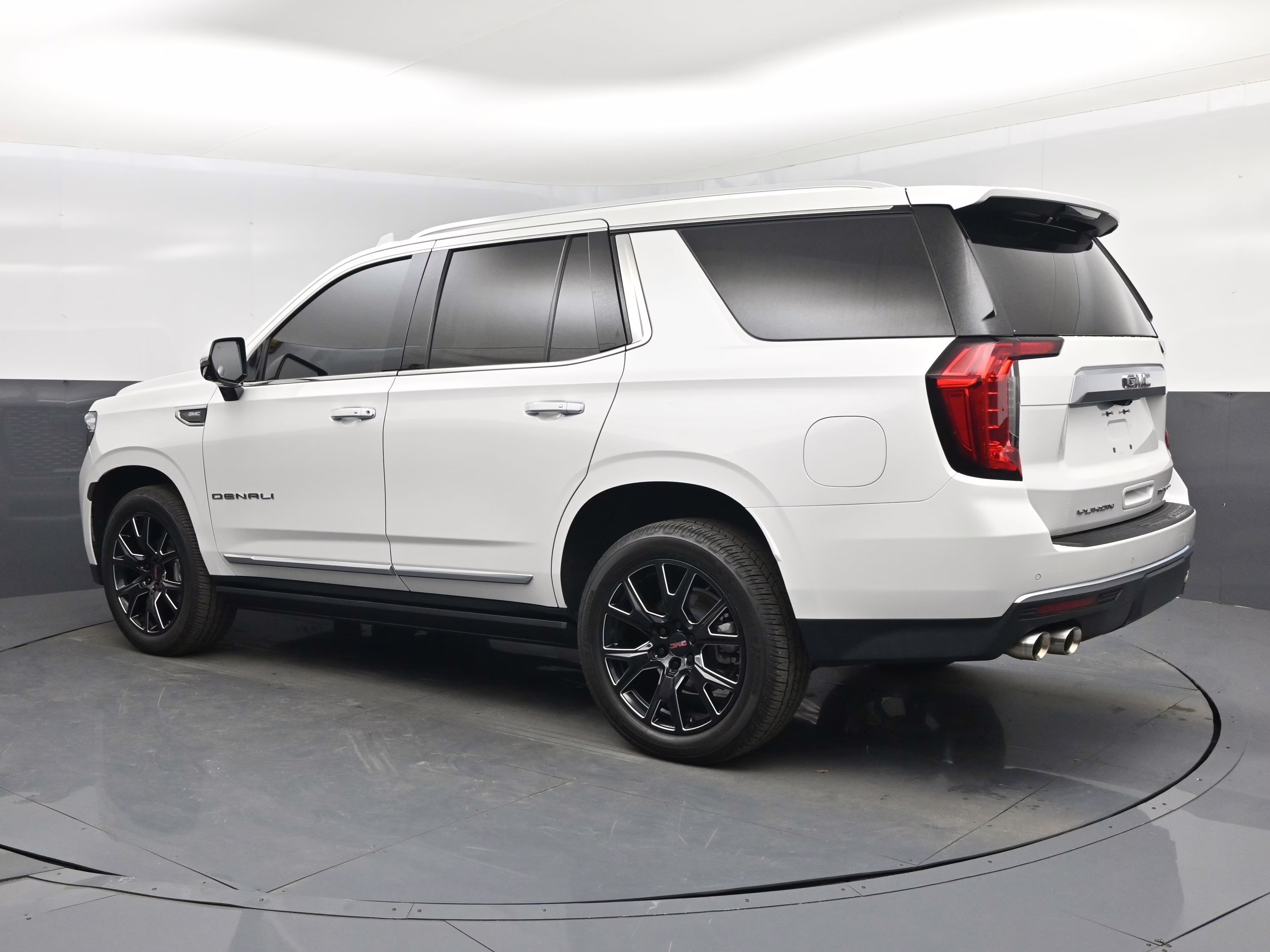 2021 White Frost Tricoat GMC Yukon Denali RWD SUV