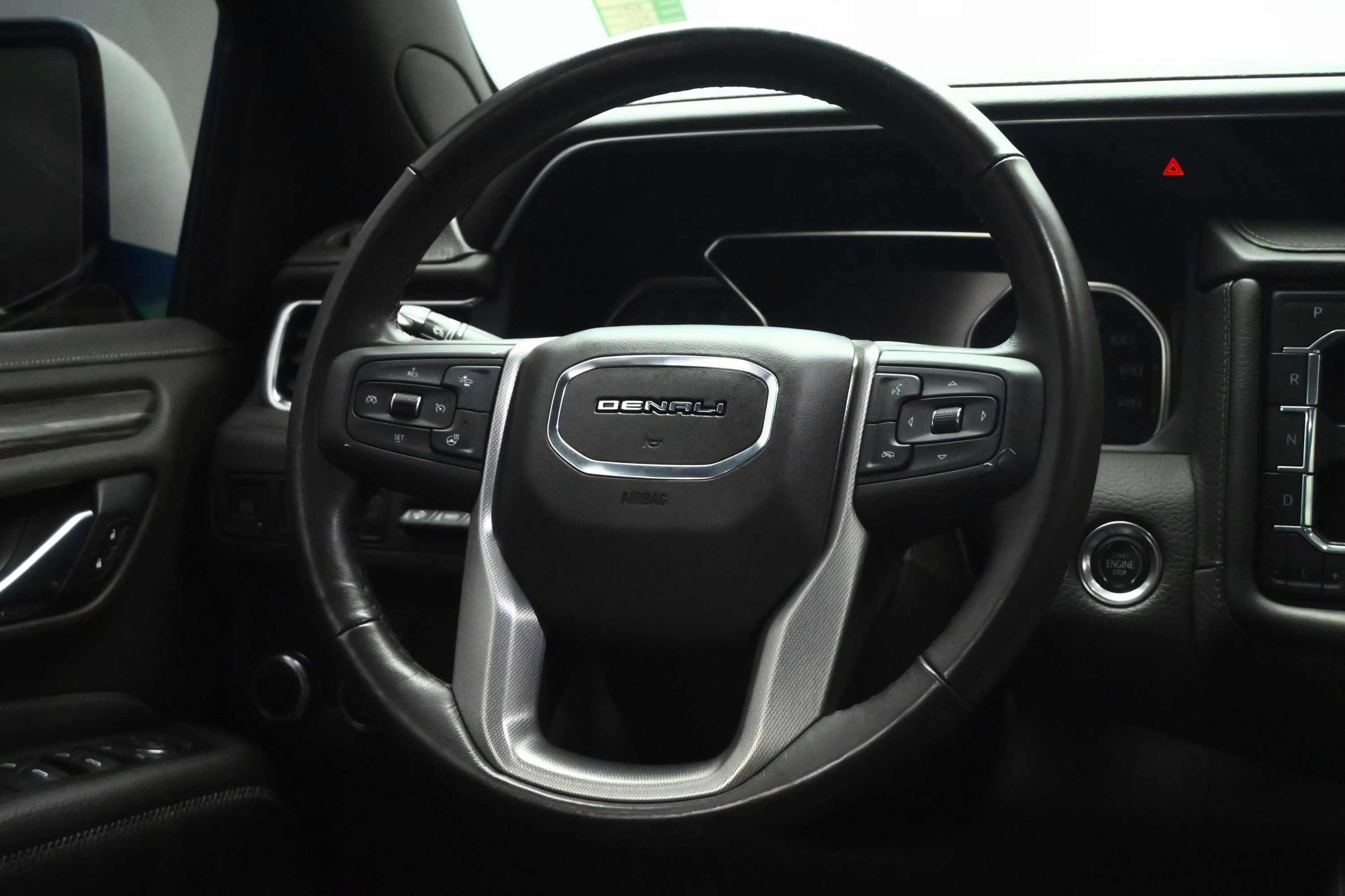 2021 White Frost Tricoat GMC Yukon Denali RWD SUV