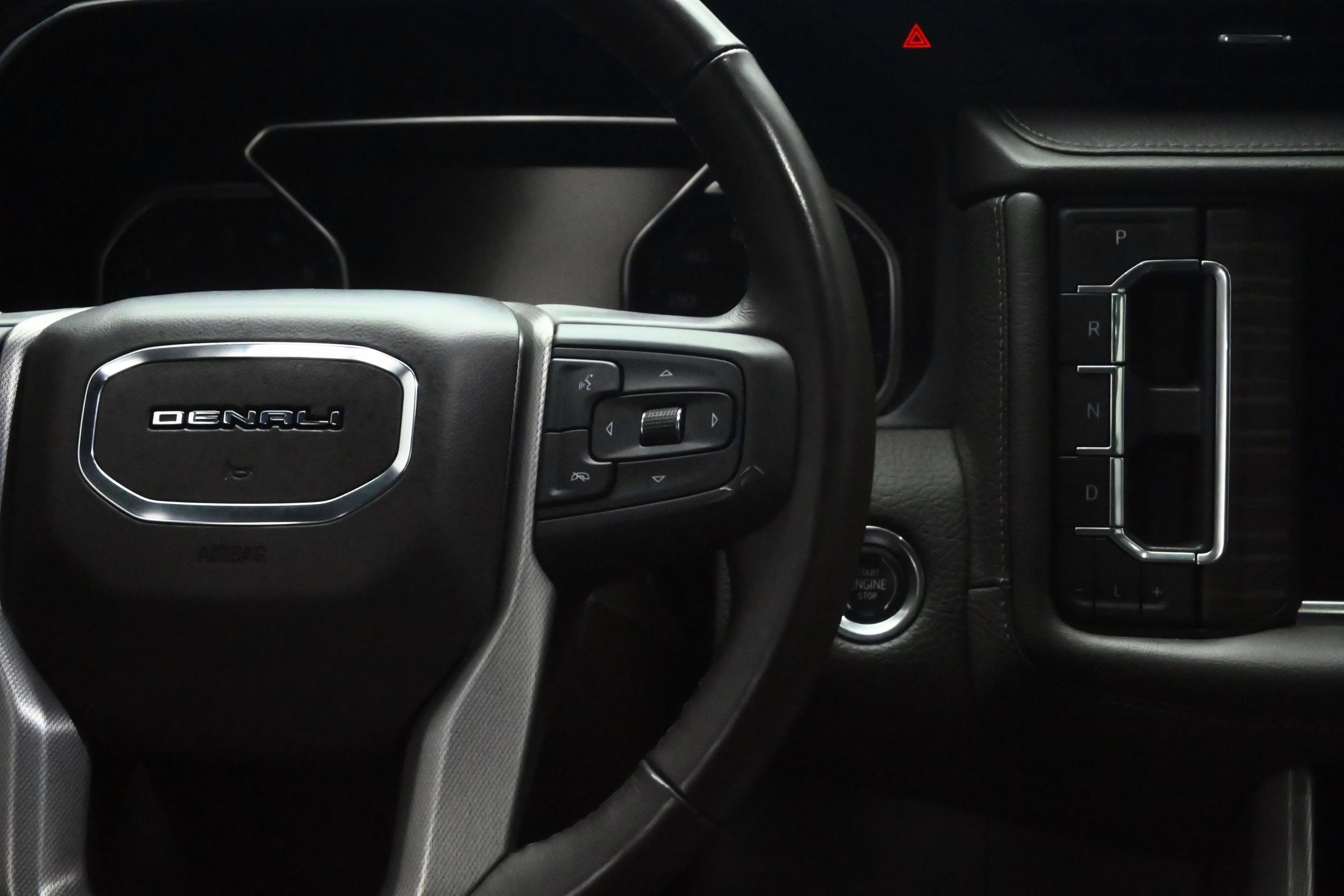 2021 White Frost Tricoat GMC Yukon Denali RWD SUV