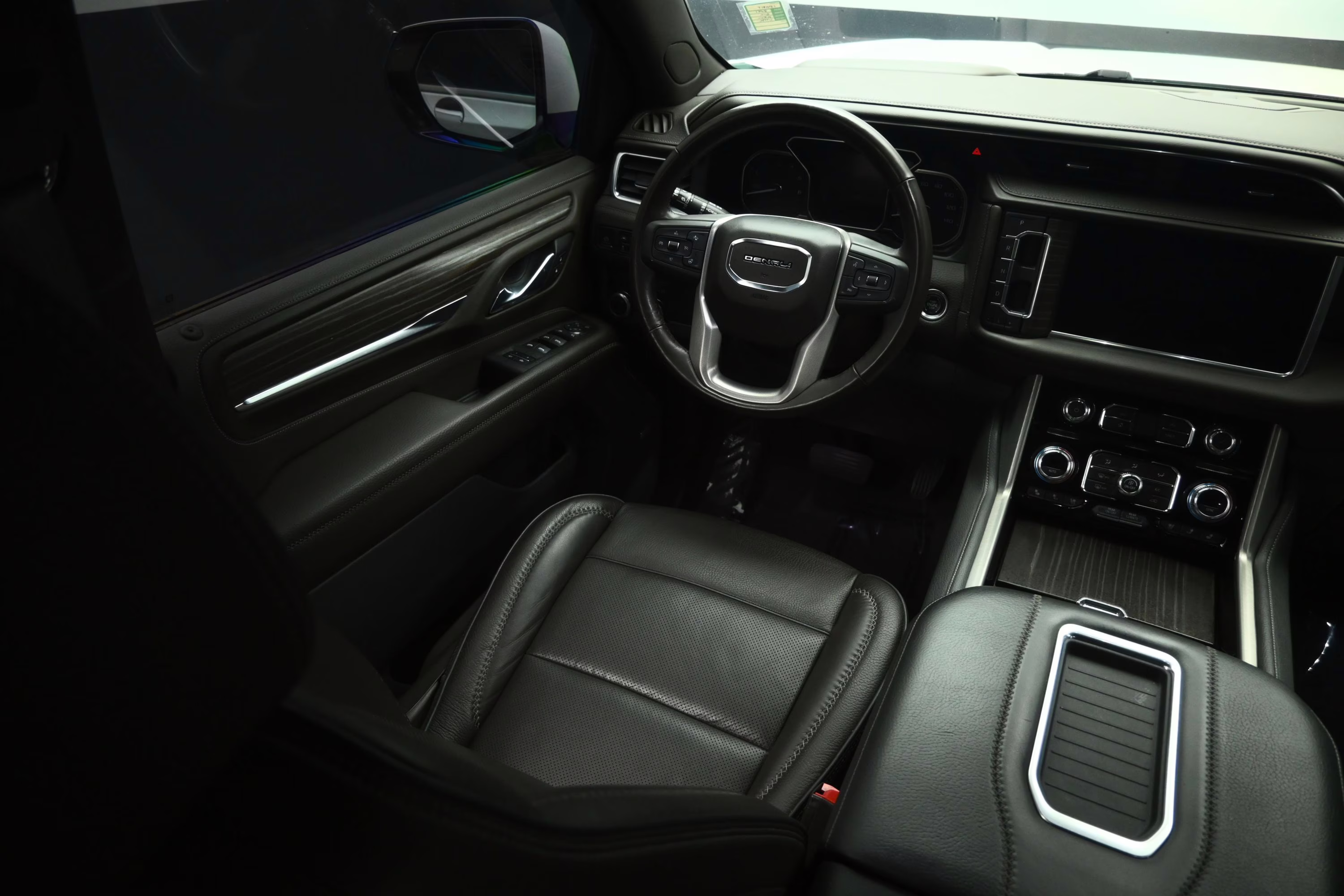 2021 White Frost Tricoat GMC Yukon Denali RWD SUV