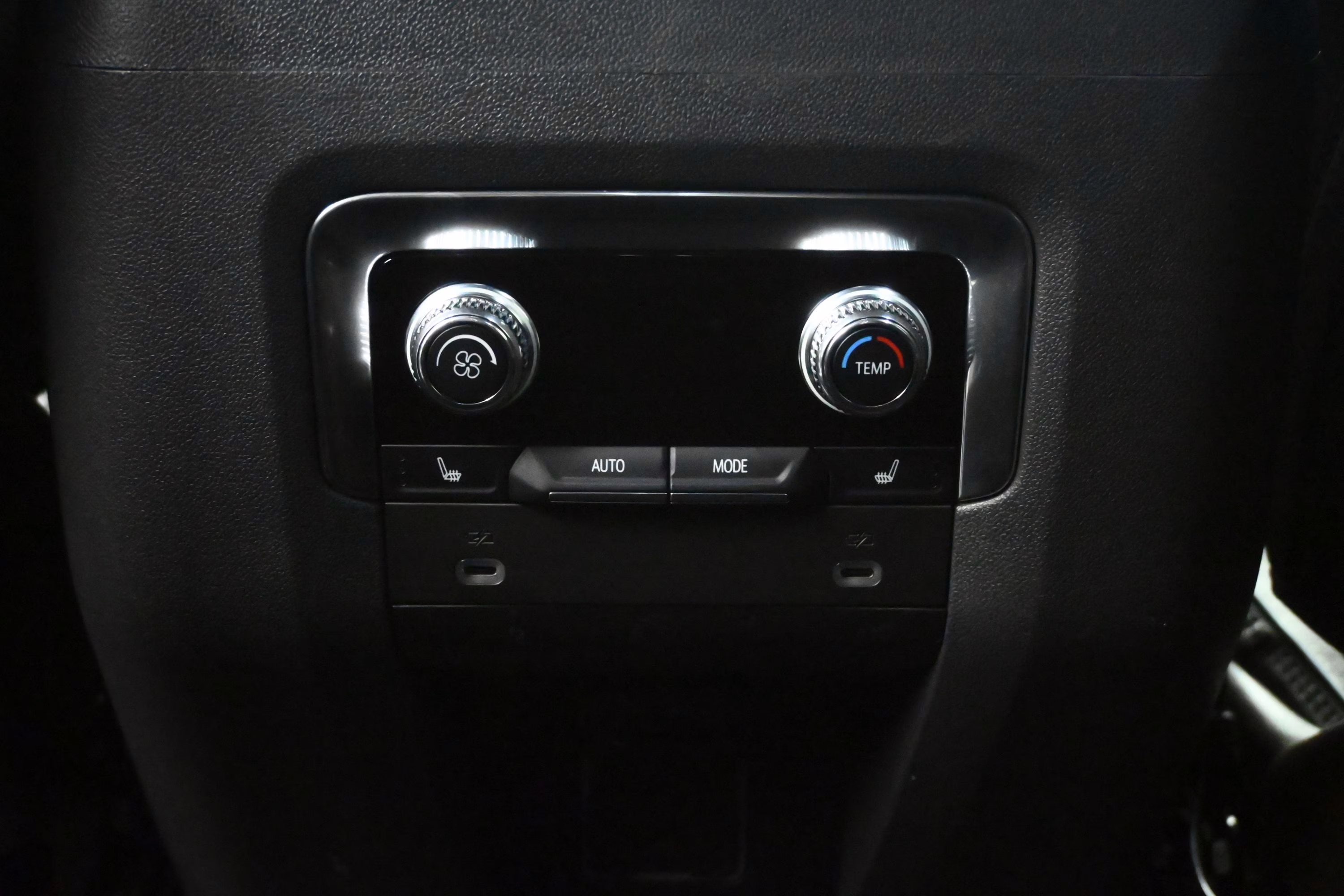 2021 White Frost Tricoat GMC Yukon Denali RWD SUV