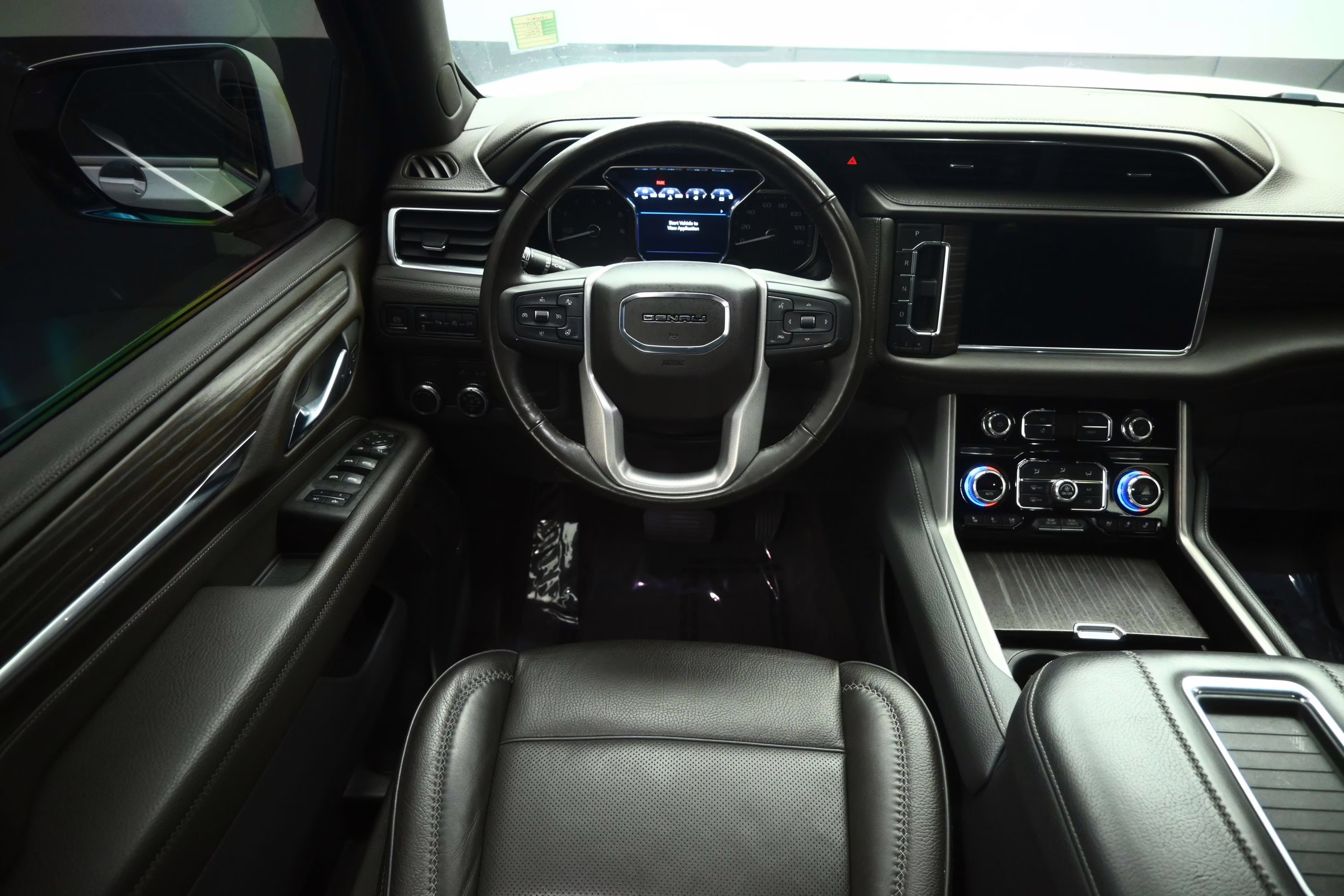 2021 White Frost Tricoat GMC Yukon Denali RWD SUV