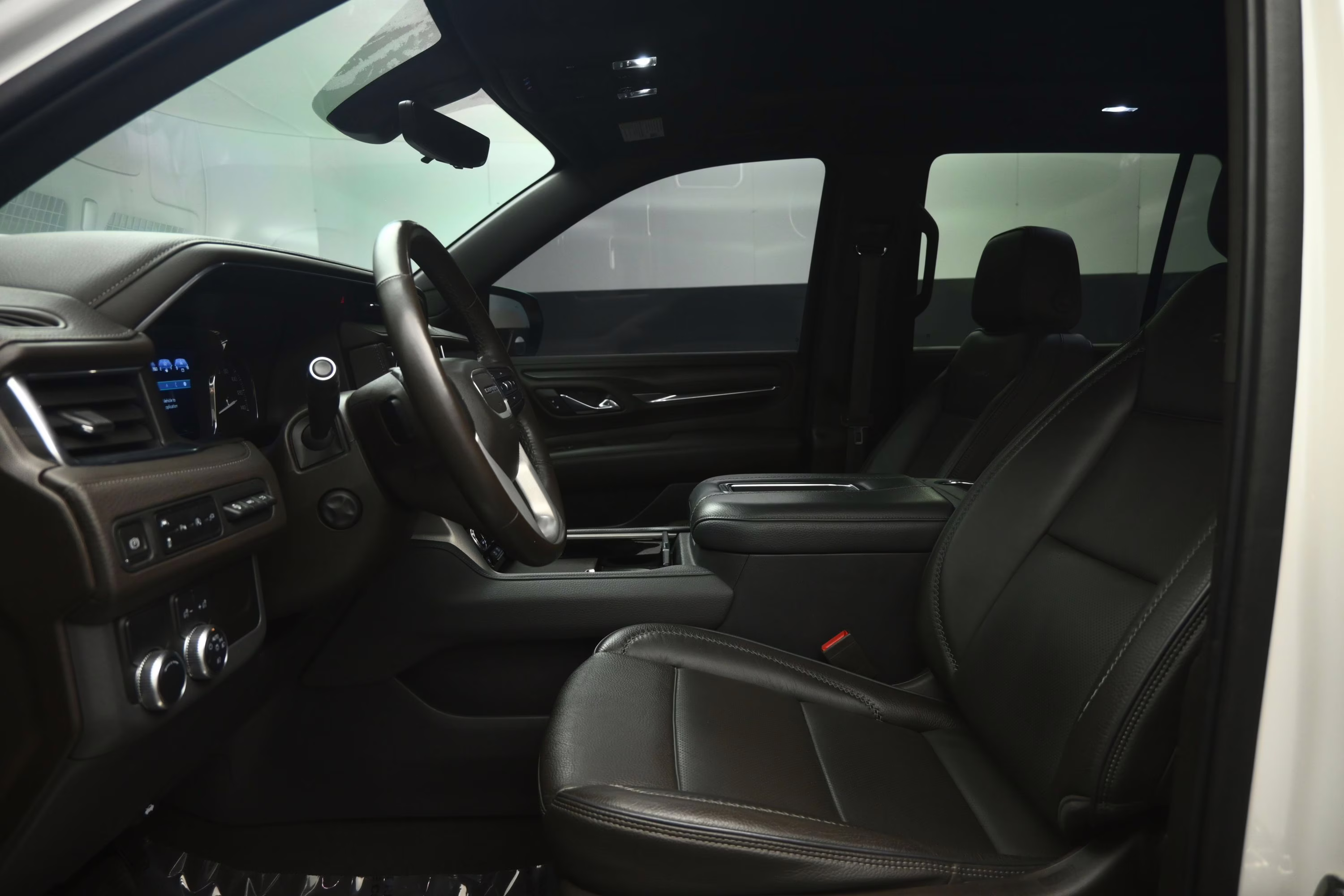 2021 White Frost Tricoat GMC Yukon Denali RWD SUV