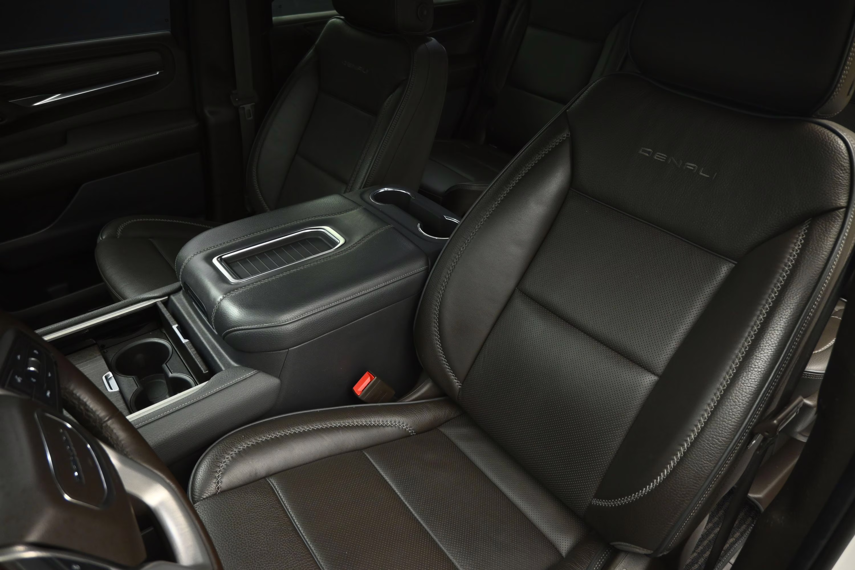2021 White Frost Tricoat GMC Yukon Denali RWD SUV