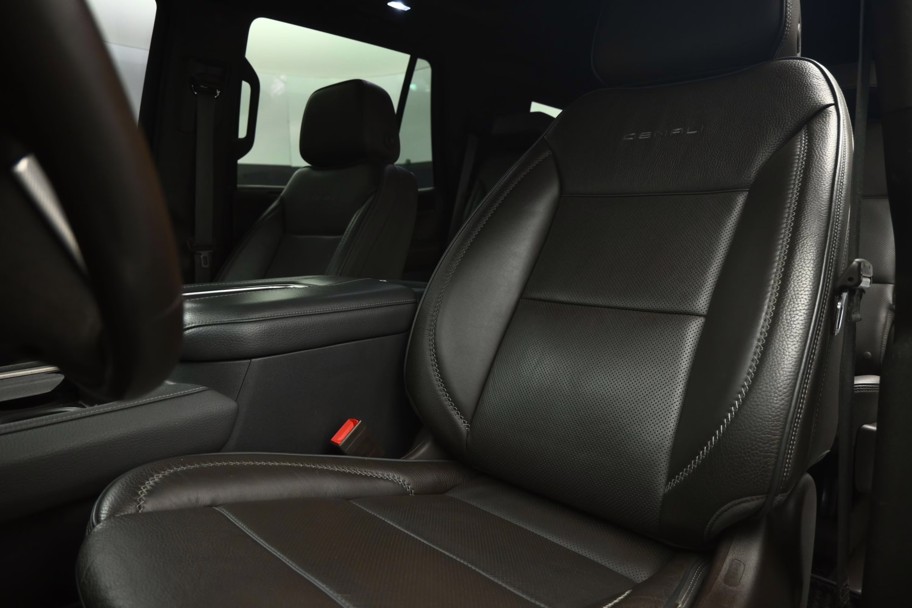 2021 White Frost Tricoat GMC Yukon Denali RWD SUV
