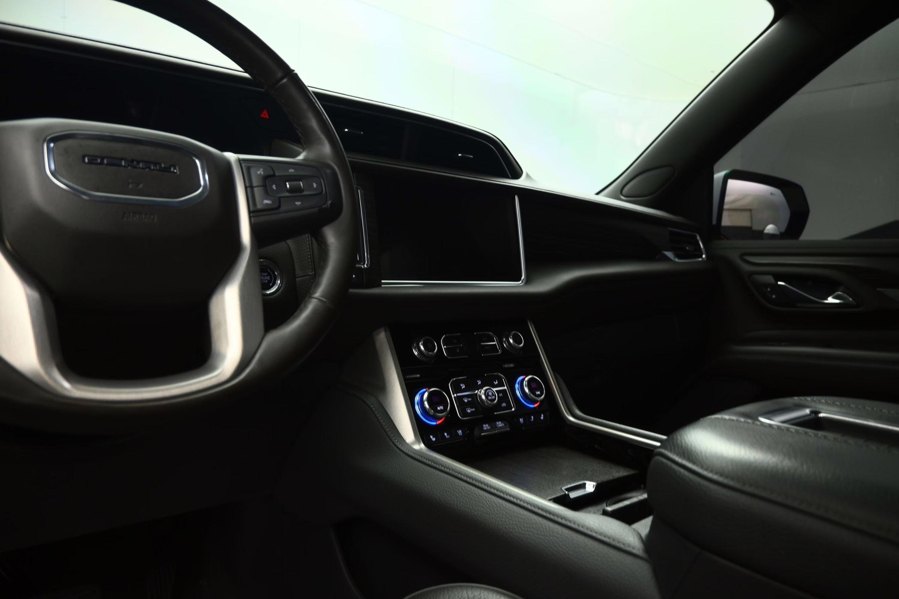 2021 White Frost Tricoat GMC Yukon Denali RWD SUV