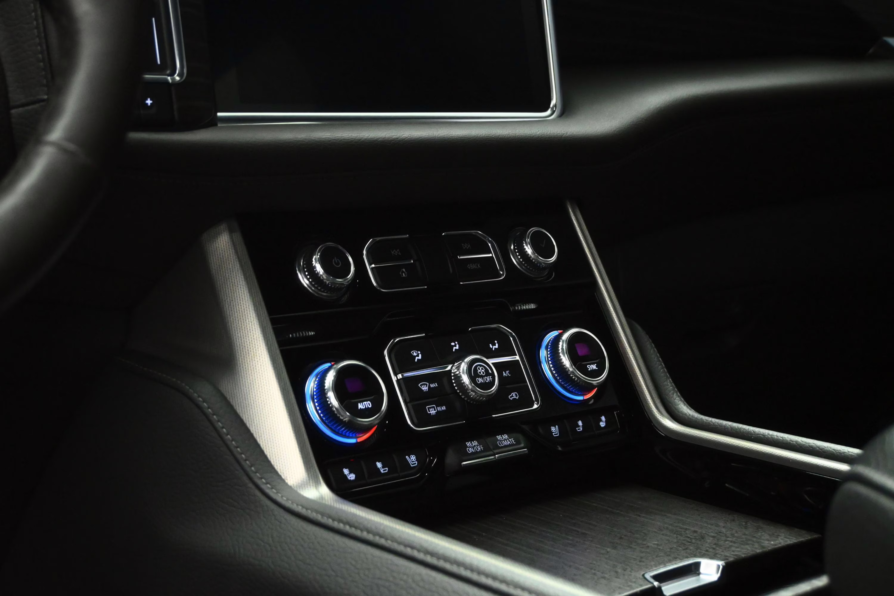 2021 White Frost Tricoat GMC Yukon Denali RWD SUV