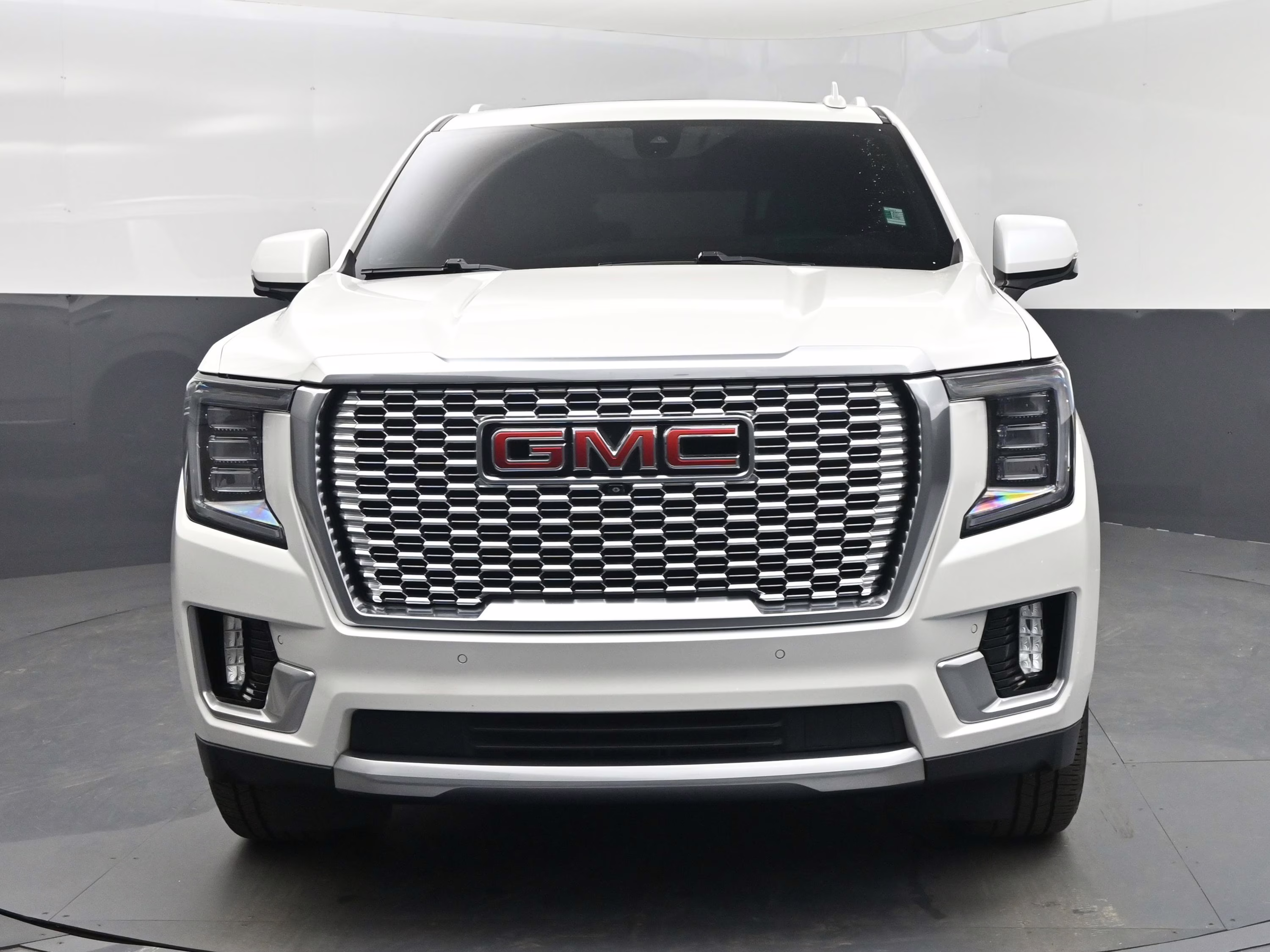 2021 White Frost Tricoat GMC Yukon Denali RWD SUV