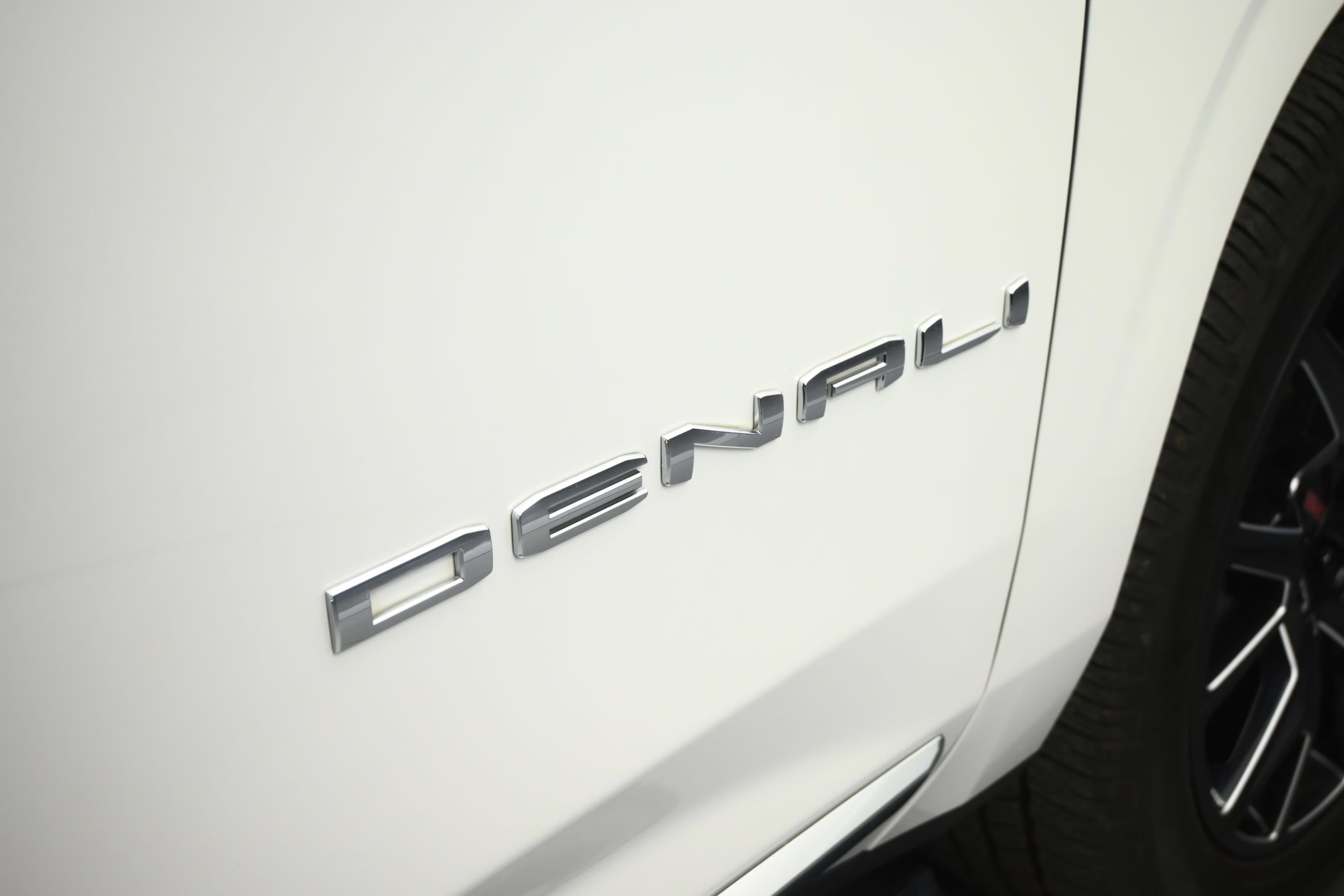 2021 White Frost Tricoat GMC Yukon Denali RWD SUV