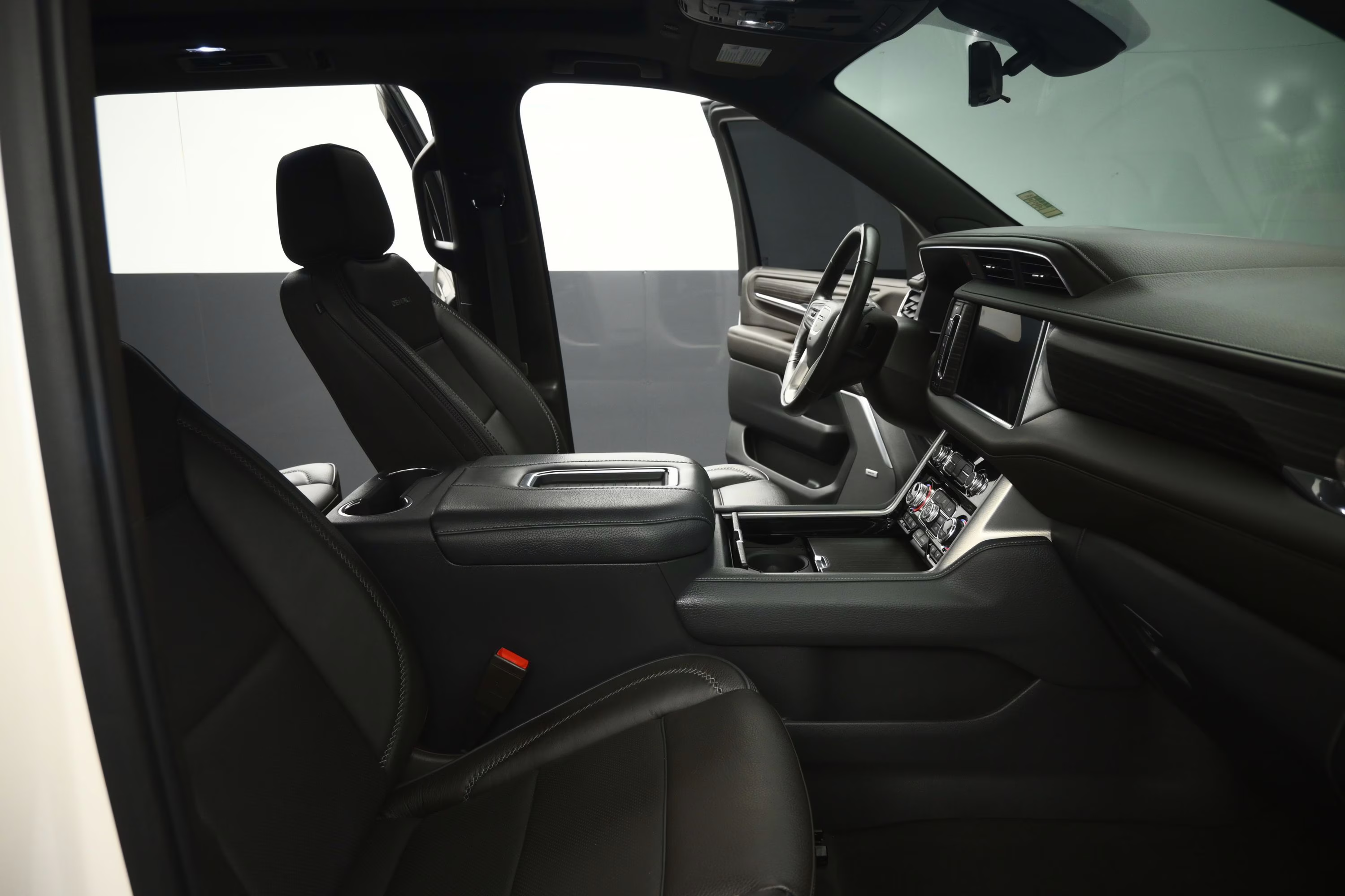 2021 White Frost Tricoat GMC Yukon Denali RWD SUV