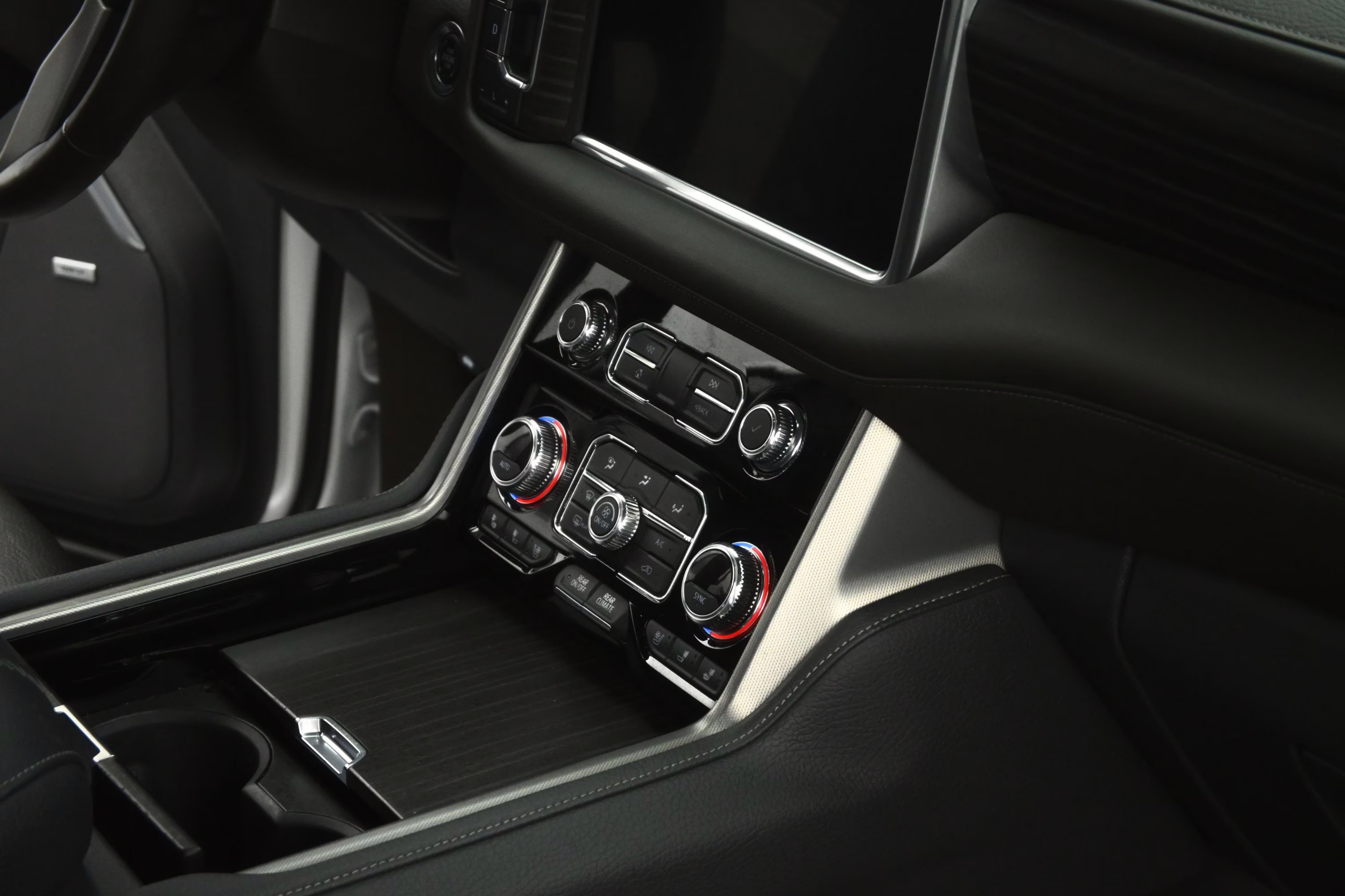 2021 White Frost Tricoat GMC Yukon Denali RWD SUV