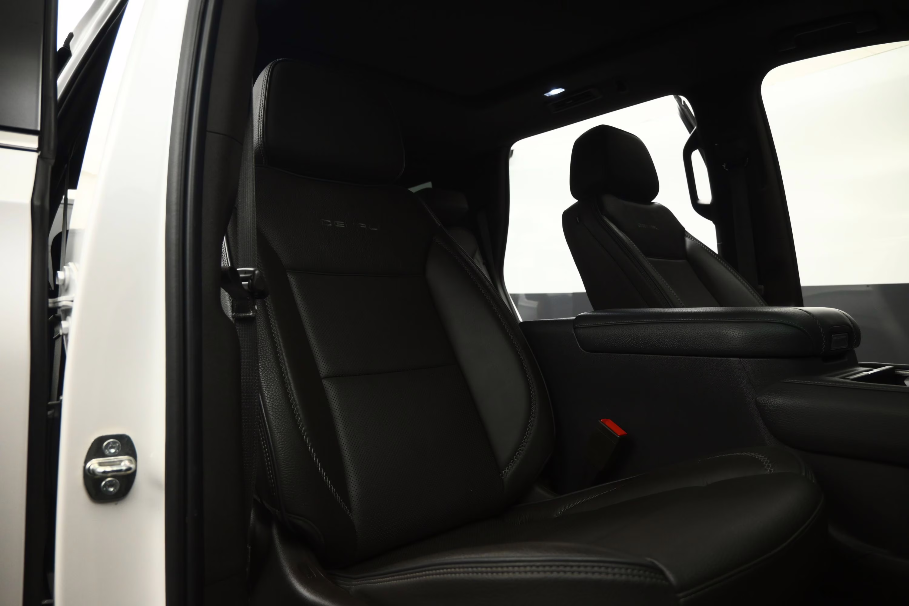 2021 White Frost Tricoat GMC Yukon Denali RWD SUV