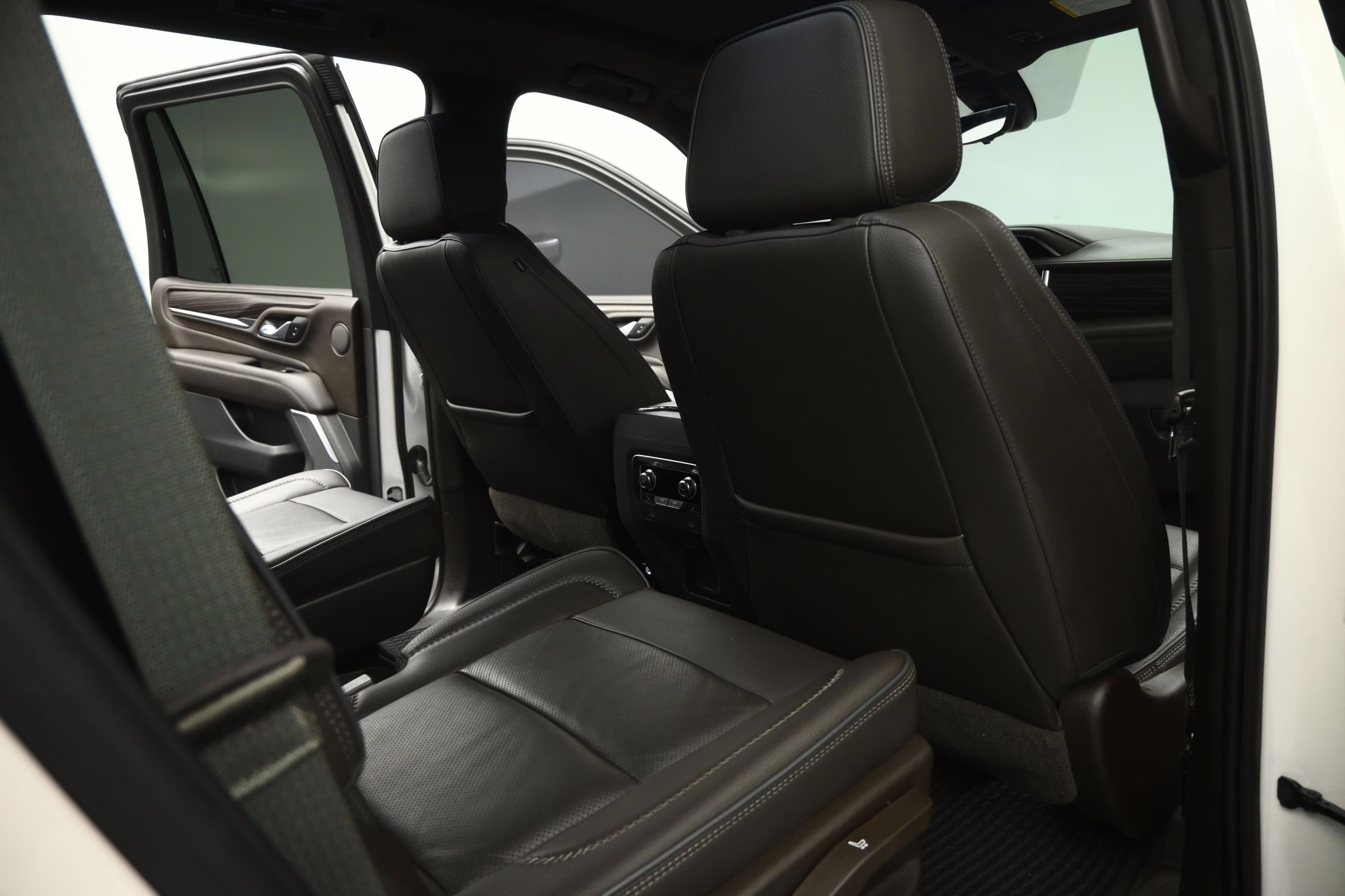 2021 White Frost Tricoat GMC Yukon Denali RWD SUV