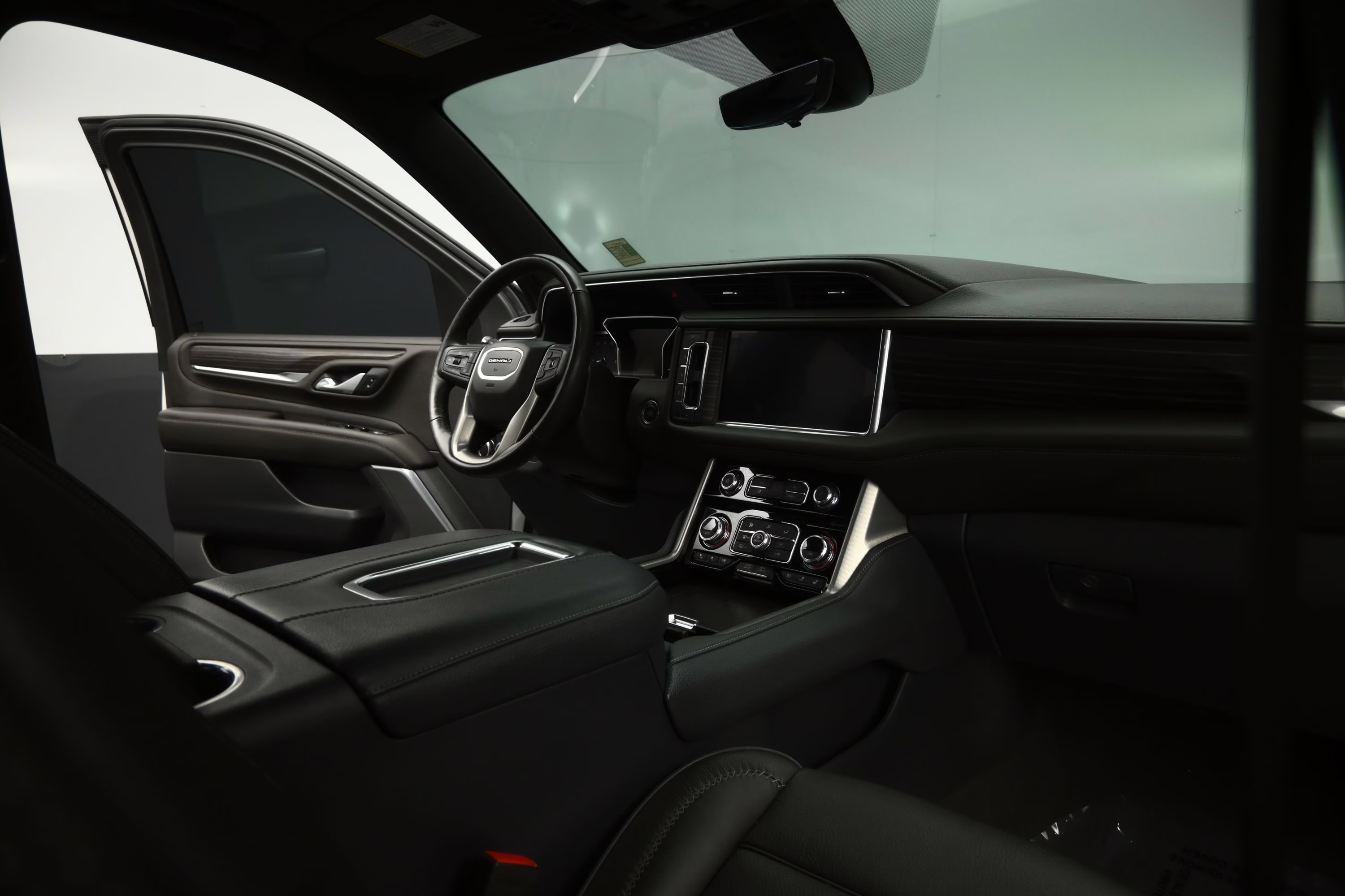 2021 White Frost Tricoat GMC Yukon Denali RWD SUV