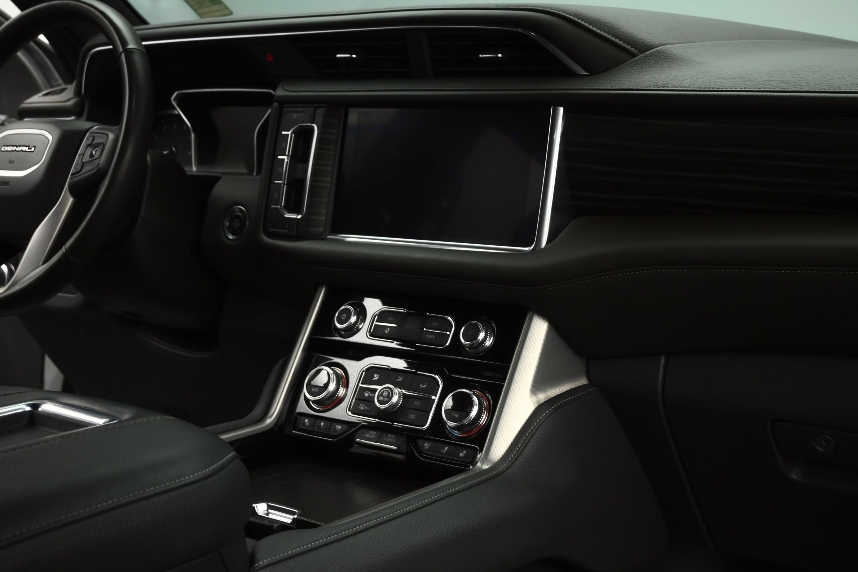 2021 White Frost Tricoat GMC Yukon Denali RWD SUV