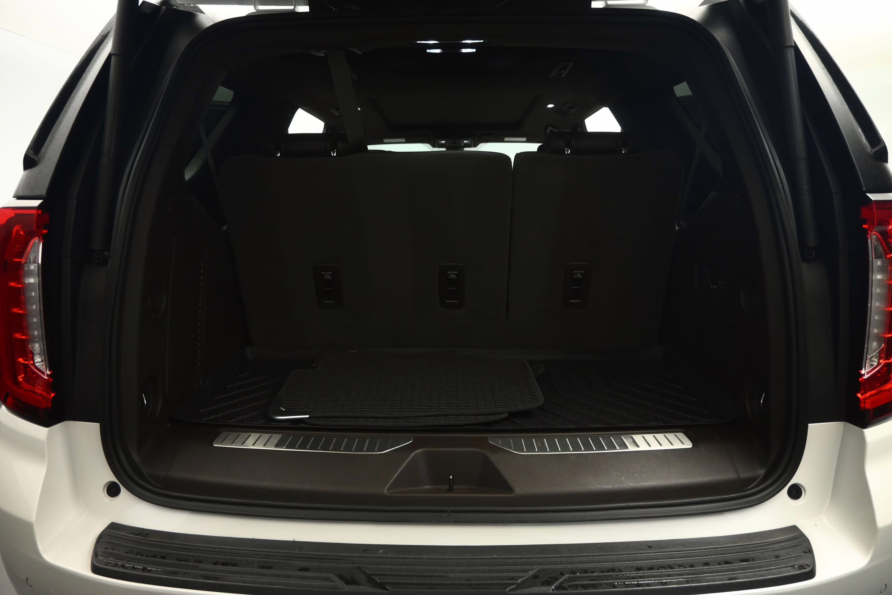 2021 White Frost Tricoat GMC Yukon Denali RWD SUV
