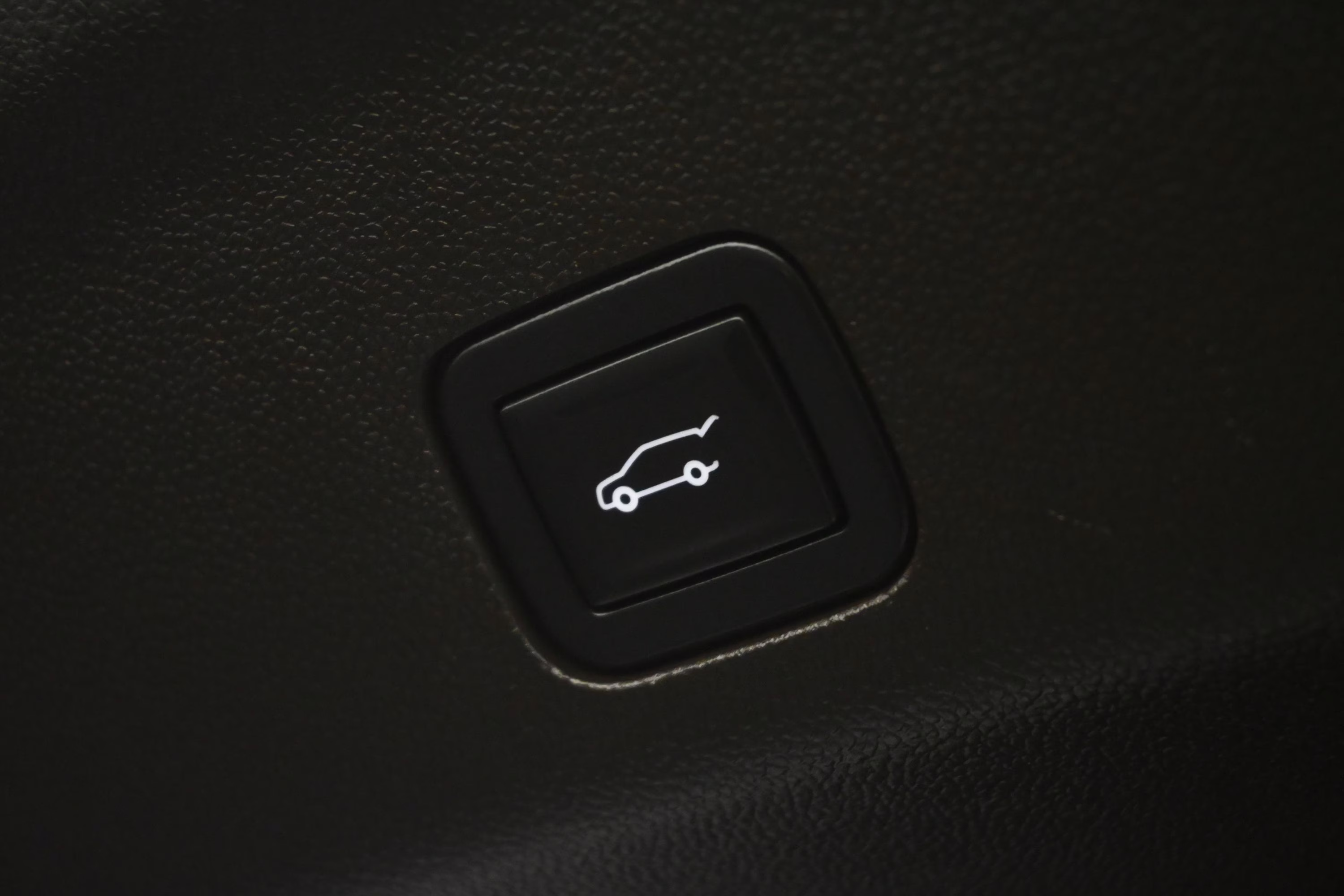 2021 White Frost Tricoat GMC Yukon Denali RWD SUV