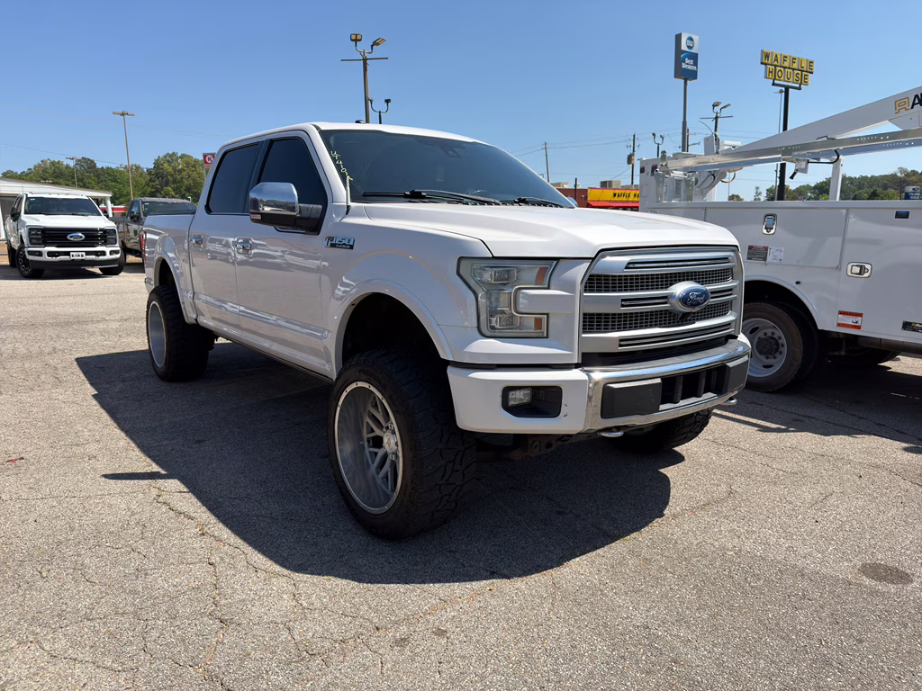 2017 White Platinum Metallic Tri-Coat Ford F-150 Platinum 4X4 Truck