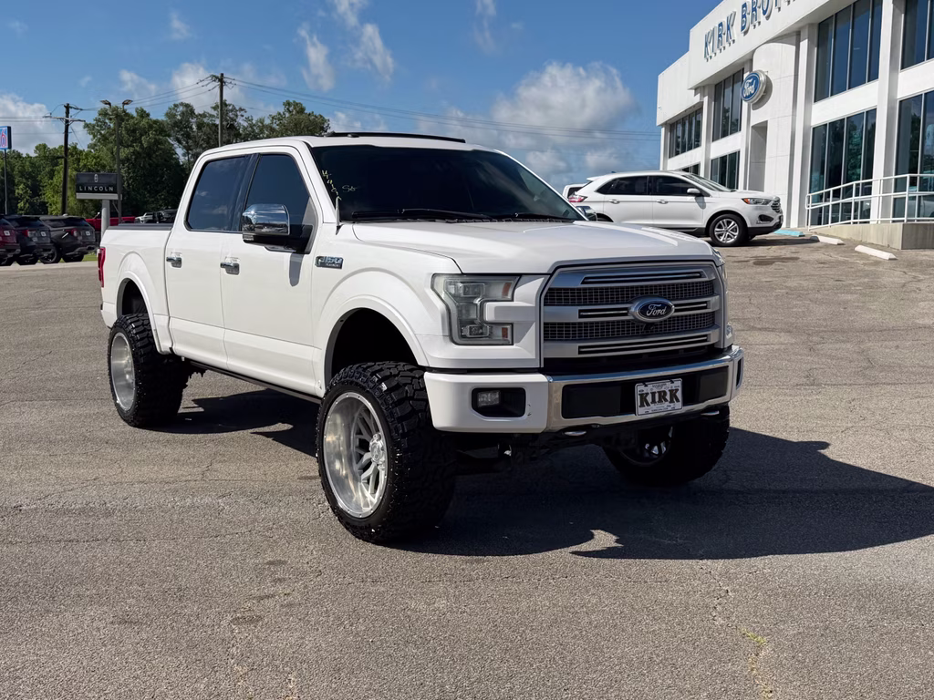 2017 White Platinum Metallic Tri-Coat Ford F-150 Platinum 4X4 Truck