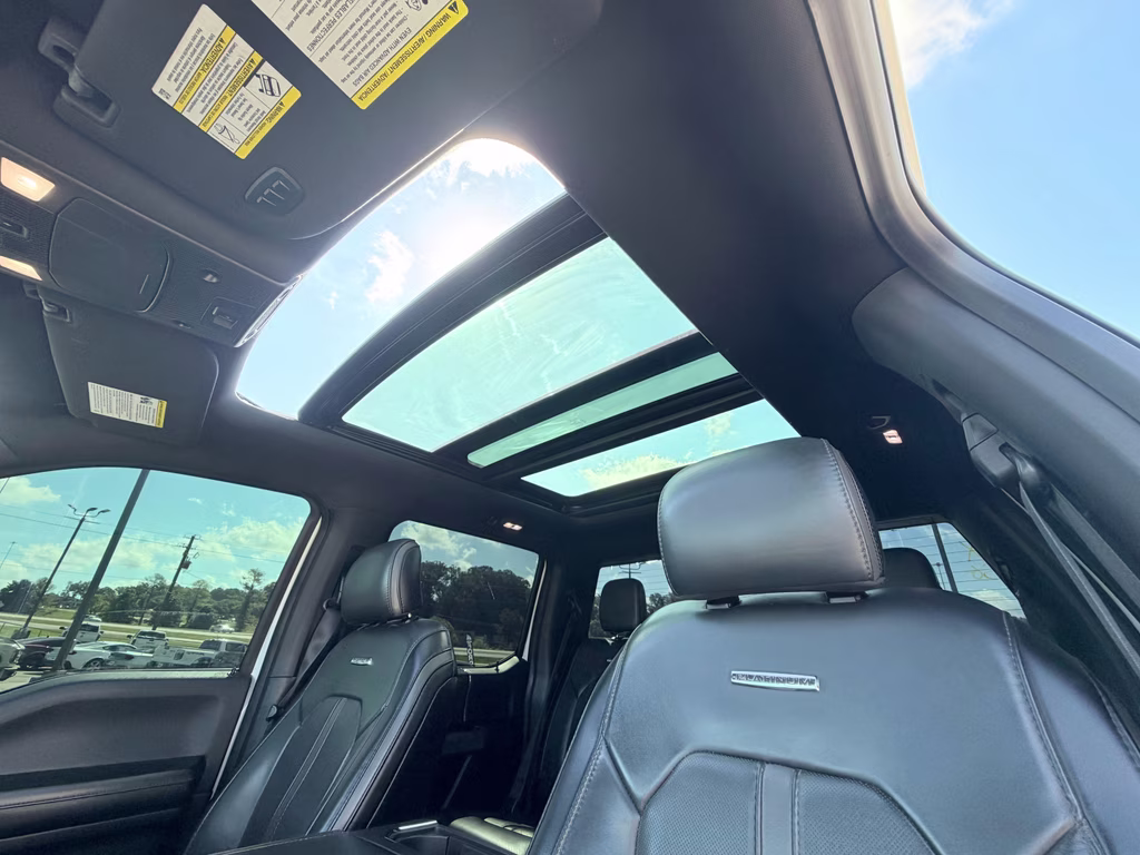 2017 White Platinum Metallic Tri-Coat Ford F-150 Platinum 4X4 Truck