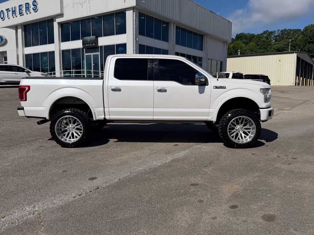2017 White Platinum Metallic Tri-Coat Ford F-150 Platinum 4X4 Truck