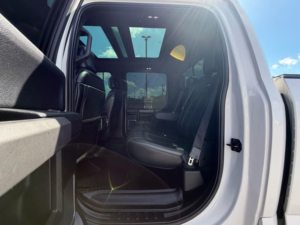 2017 White Platinum Metallic Tri-Coat Ford F-150 Platinum 4X4 Truck