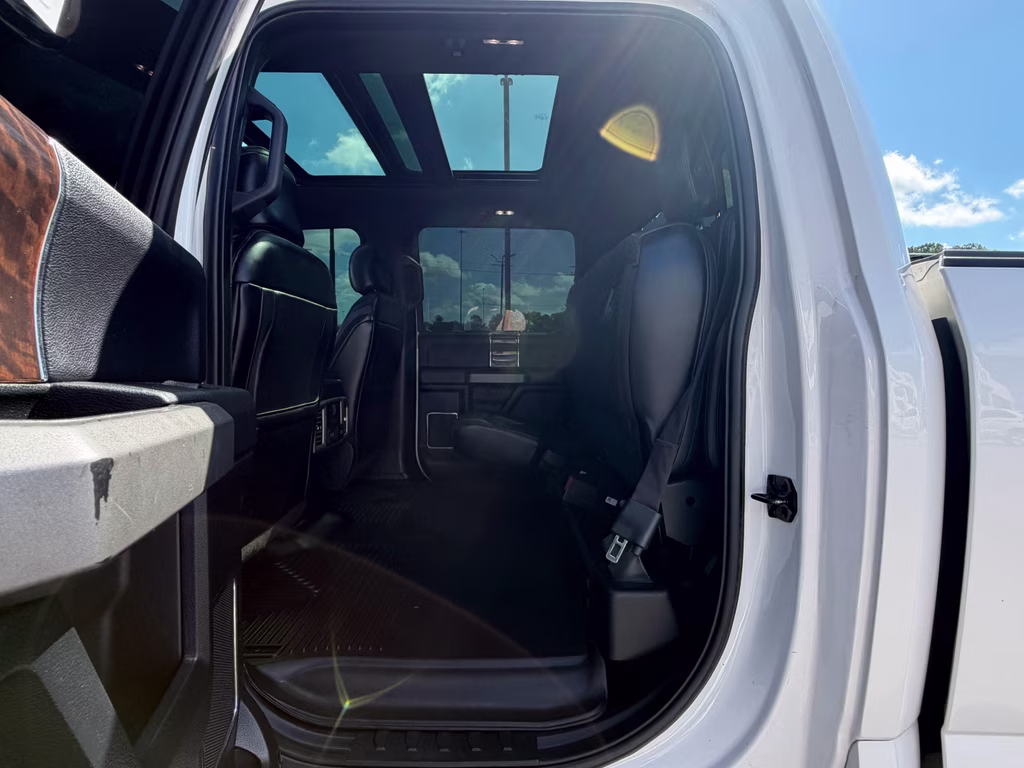 2017 White Platinum Metallic Tri-Coat Ford F-150 Platinum 4X4 Truck