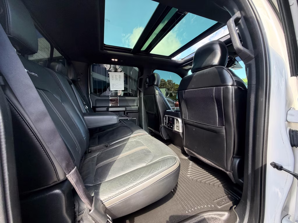 2017 White Platinum Metallic Tri-Coat Ford F-150 Platinum 4X4 Truck
