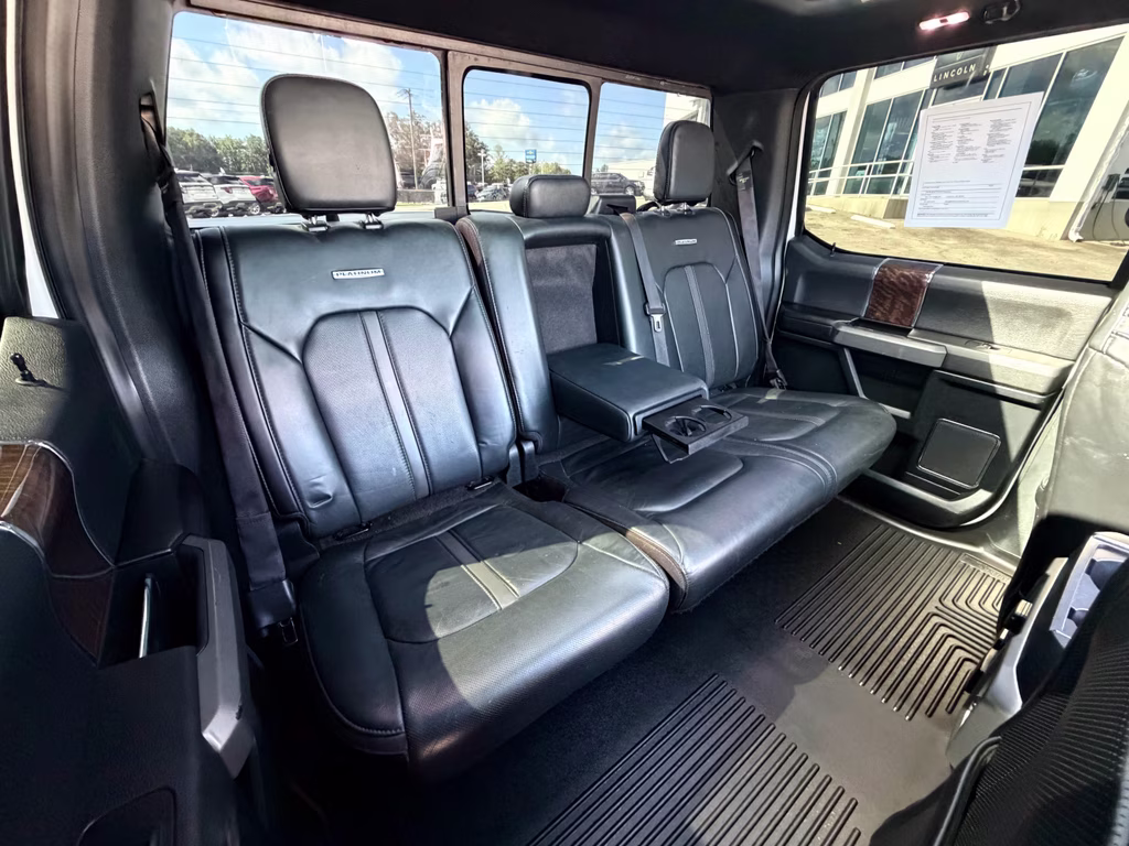 2017 White Platinum Metallic Tri-Coat Ford F-150 Platinum 4X4 Truck