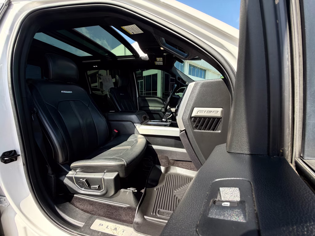 2017 White Platinum Metallic Tri-Coat Ford F-150 Platinum 4X4 Truck