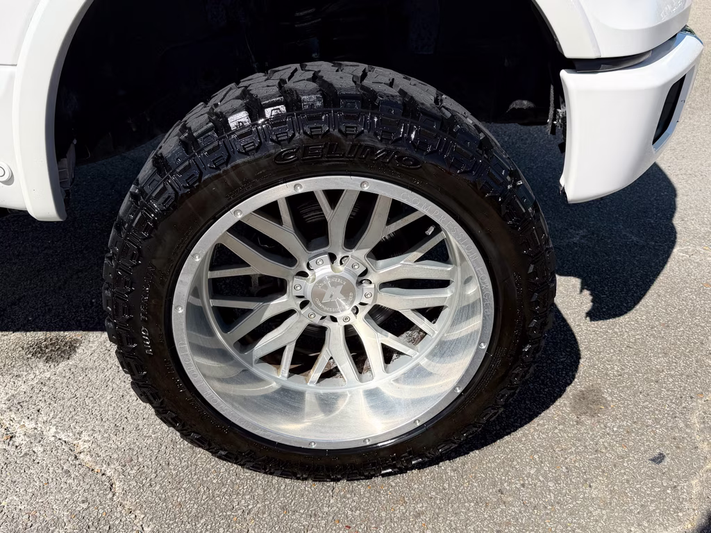 2017 White Platinum Metallic Tri-Coat Ford F-150 Platinum 4X4 Truck