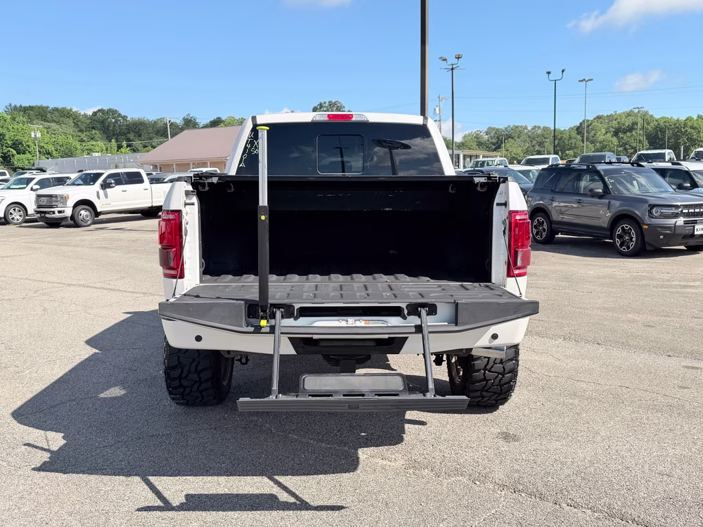 2017 White Platinum Metallic Tri-Coat Ford F-150 Platinum 4X4 Truck