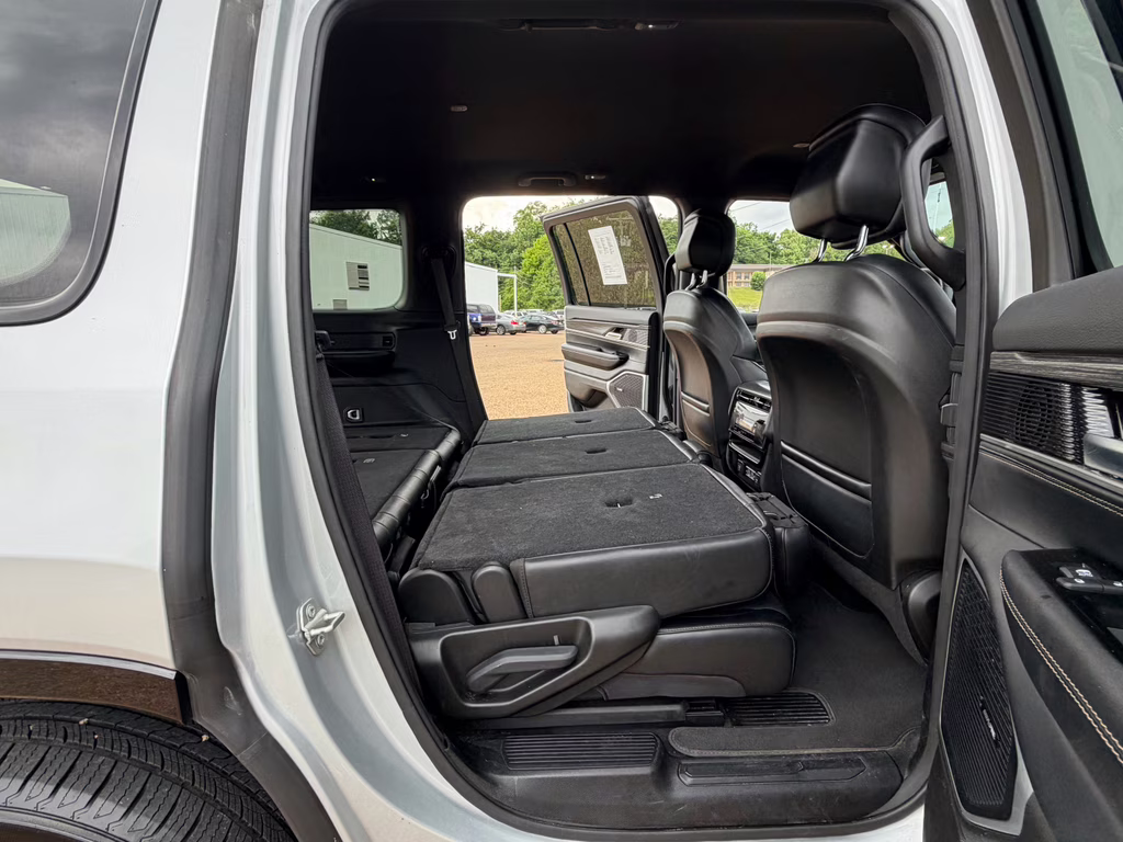 2024 Silver Zynith Jeep Wagoneer Series II RWD SUV