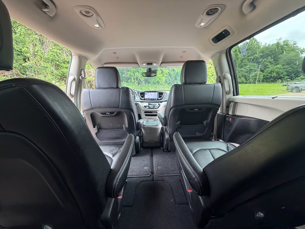 2023 Silver Mist Clearcoat Chrysler Pacifica Touring L FWD Van