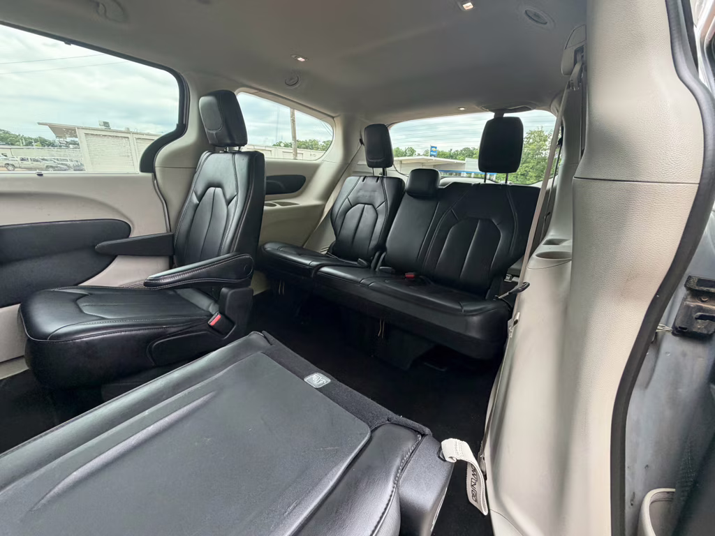 2023 Silver Mist Clearcoat Chrysler Pacifica Touring L FWD Van