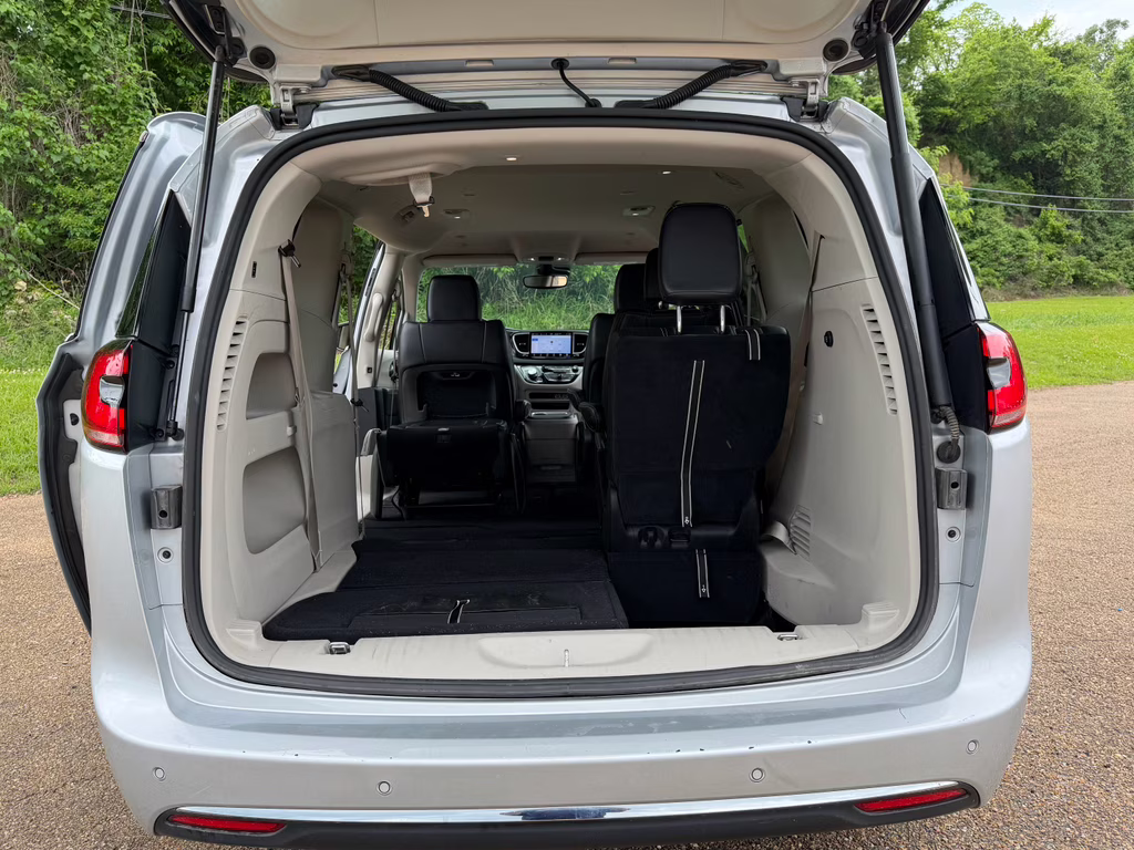 2023 Silver Mist Clearcoat Chrysler Pacifica Touring L FWD Van