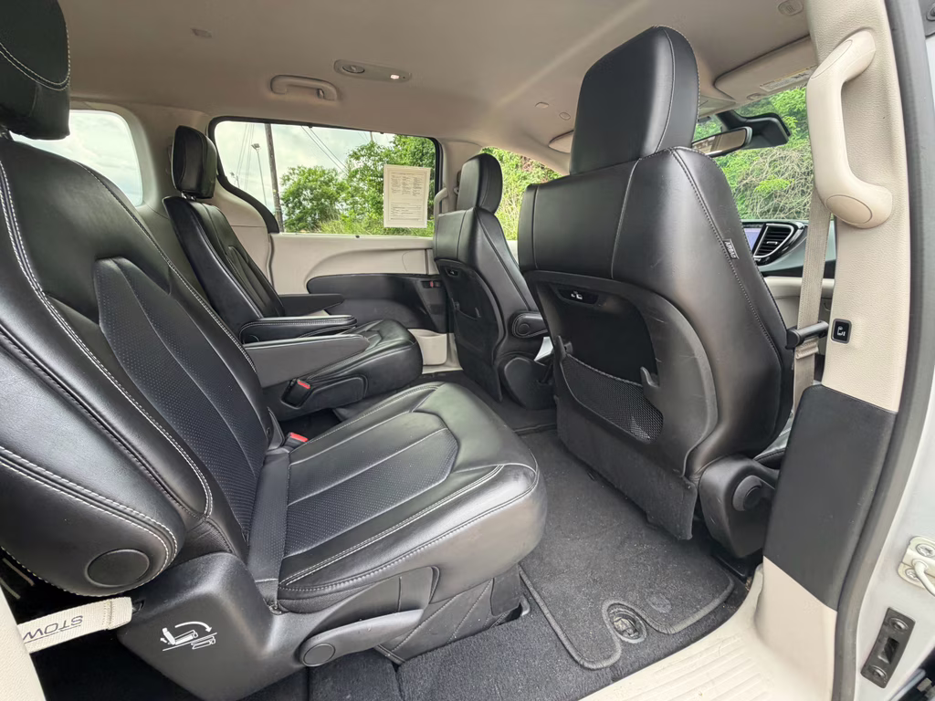 2023 Silver Mist Clearcoat Chrysler Pacifica Touring L FWD Van