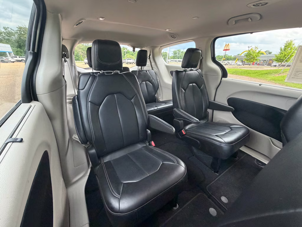 2023 Silver Mist Clearcoat Chrysler Pacifica Touring L FWD Van