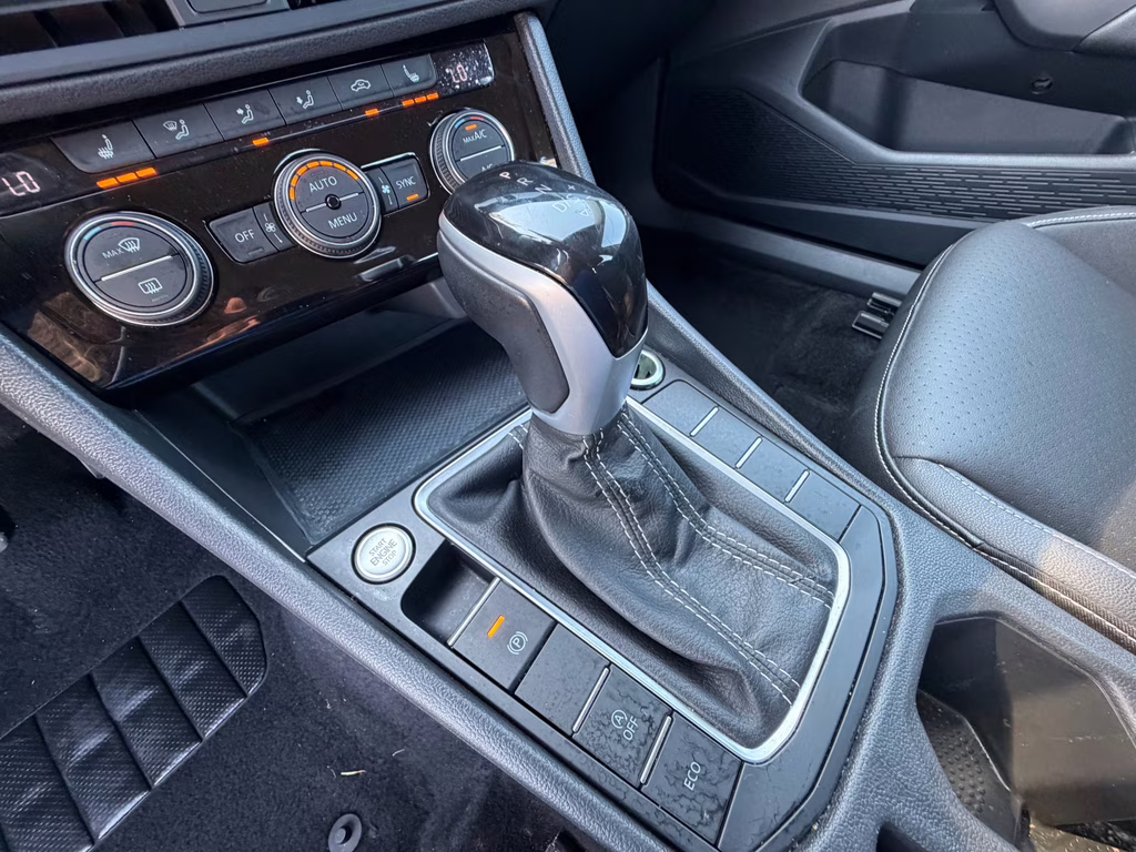 2024 Pyrite Silver Metallic Volkswagen Jetta SE FWD Sedan