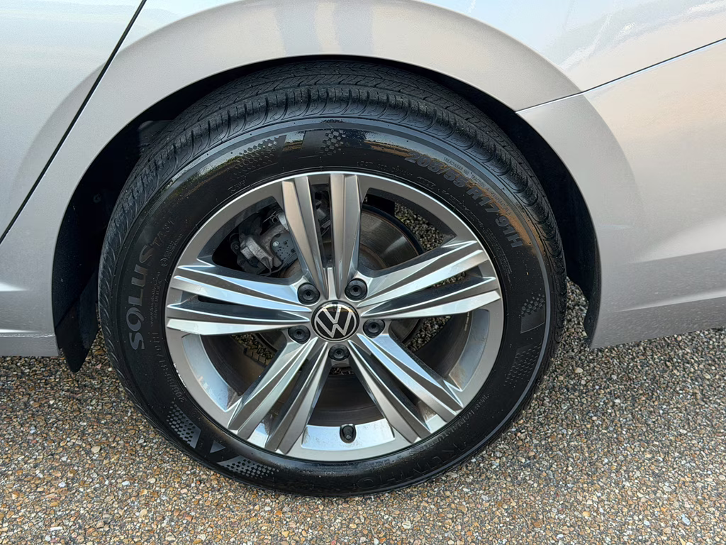 2024 Pyrite Silver Metallic Volkswagen Jetta SE FWD Sedan