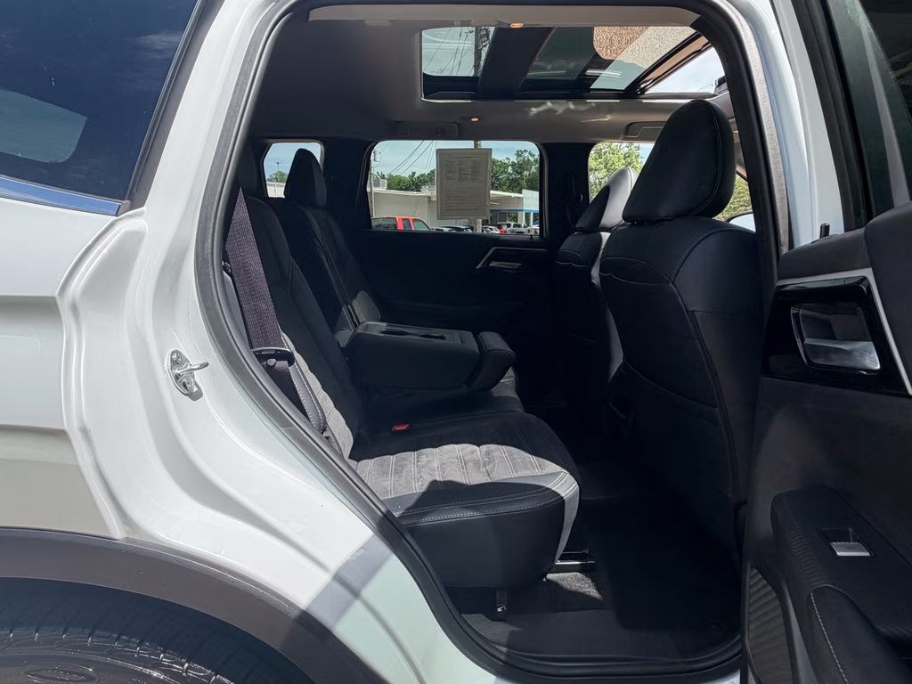 2024 Cosmic Blue Metallic Mitsubishi Outlander PHEV SE AWD SUV