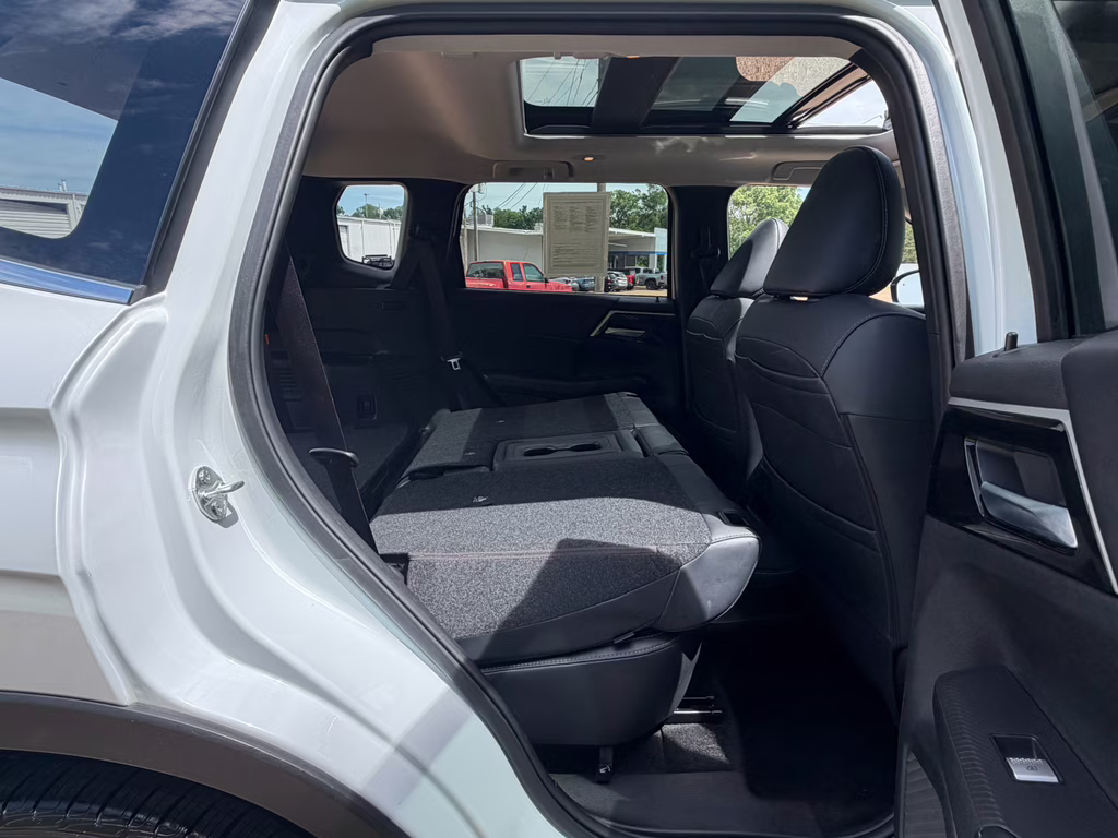 2024 Cosmic Blue Metallic Mitsubishi Outlander PHEV SE AWD SUV