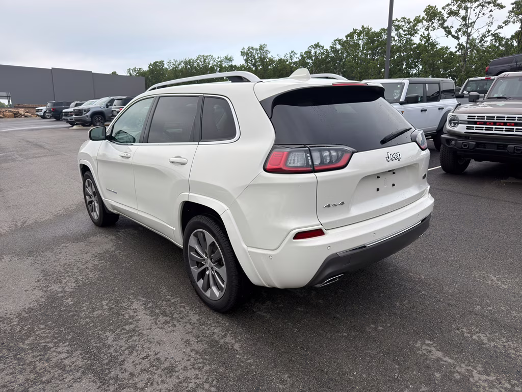 2019 Pearl White Pearlcoat Jeep Cherokee Overland 4X4 SUV
