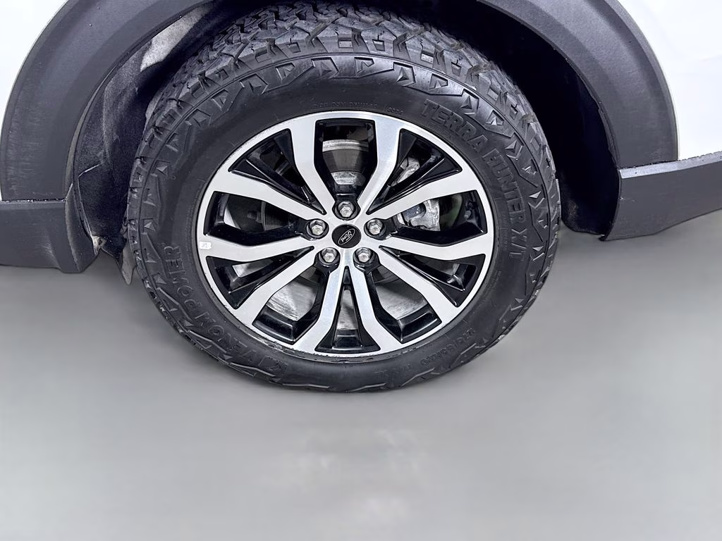 2022 White Metallic Ford Explorer ST-Line 4X4 SUV