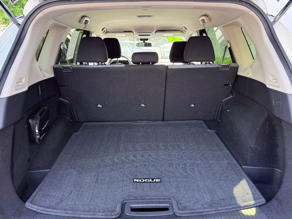 2023 Pearl White Tricoat Nissan Rogue SV AWD SUV