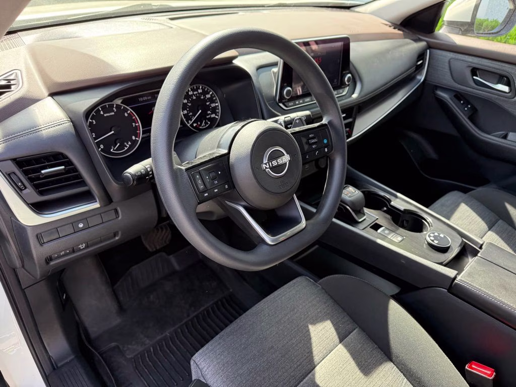 2023 Pearl White Tricoat Nissan Rogue SV AWD SUV
