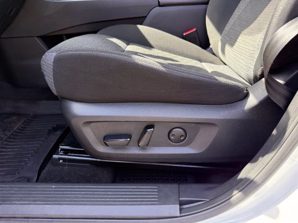 2023 Pearl White Tricoat Nissan Rogue SV AWD SUV