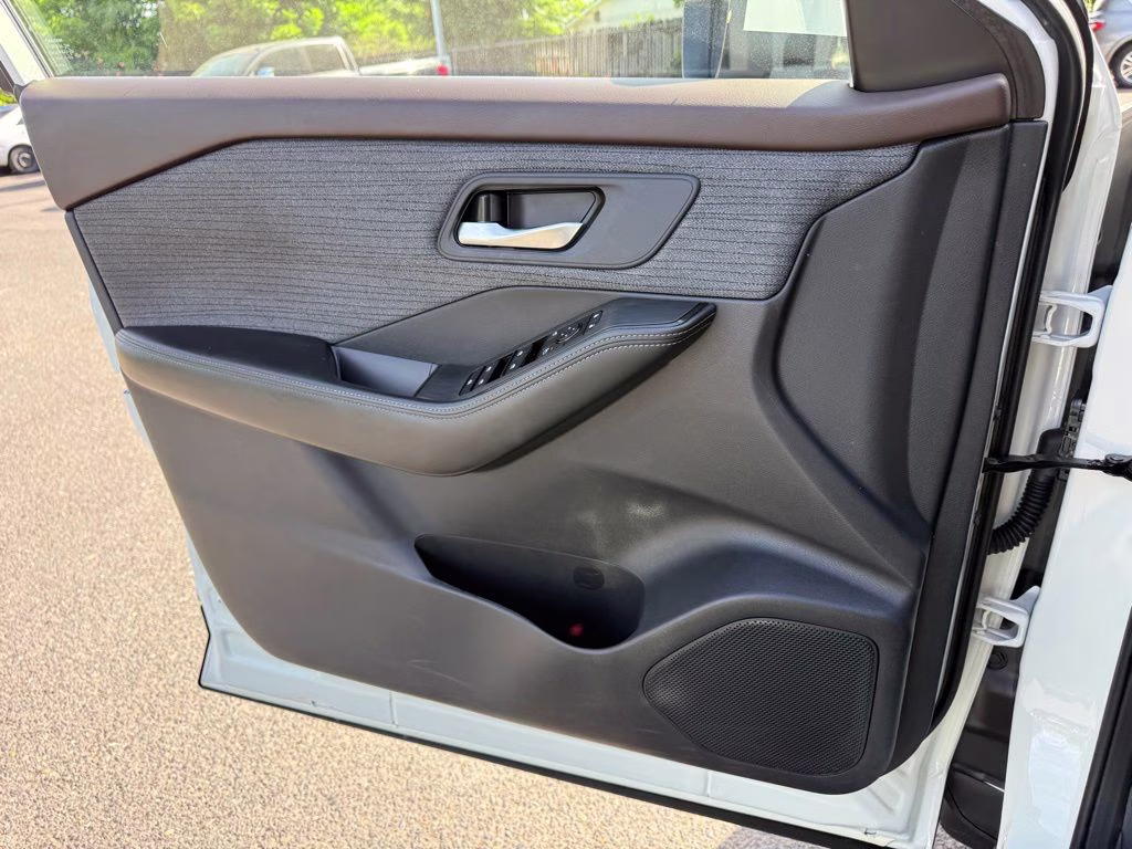 2023 Pearl White Tricoat Nissan Rogue SV AWD SUV